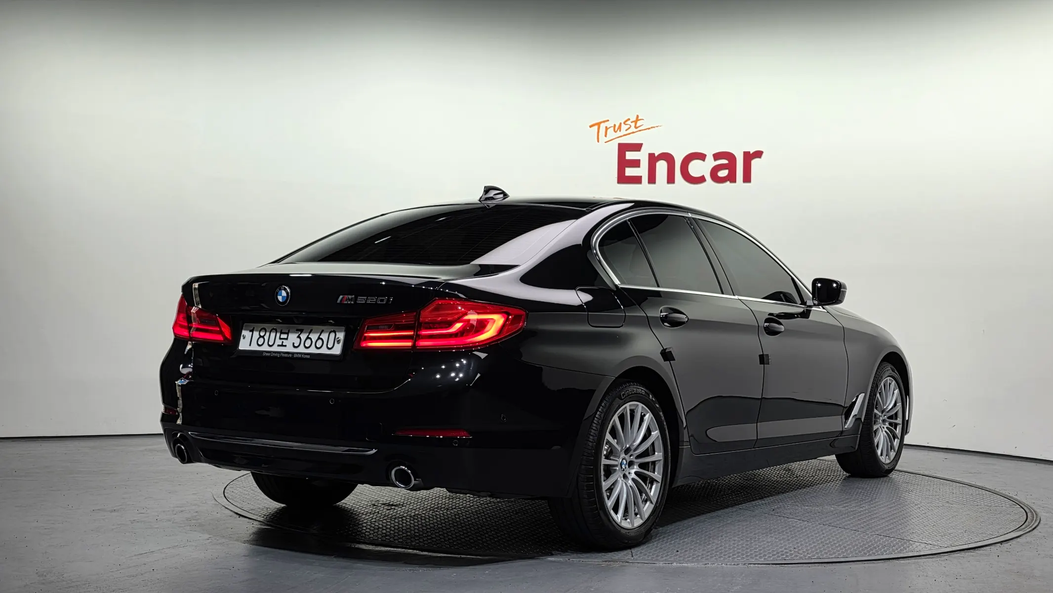 BMW 5 Series (G30) 520i 2020 2/21