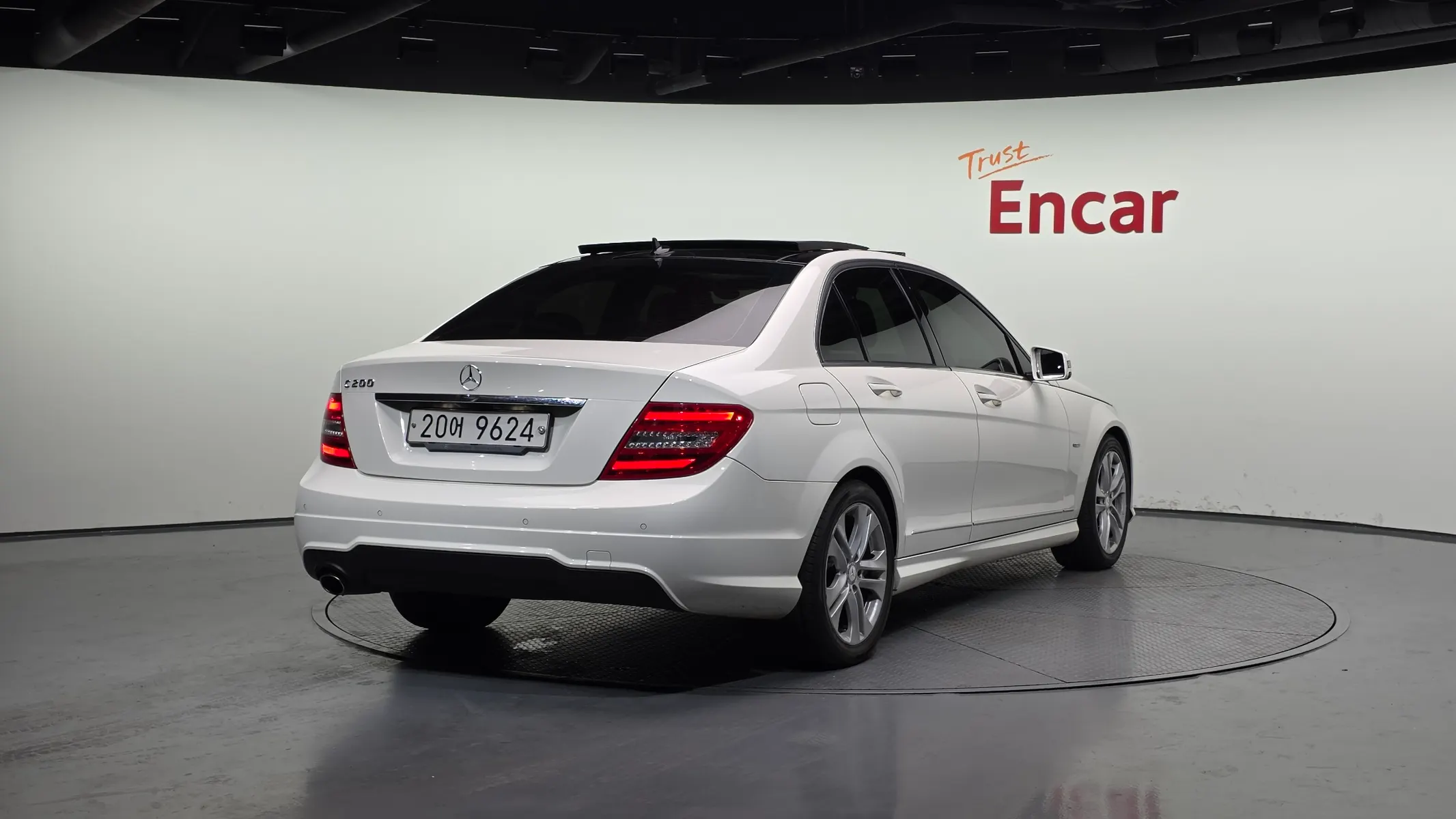 Mercedes-Benz C-Class W204 C200 CGI 2011 2/21