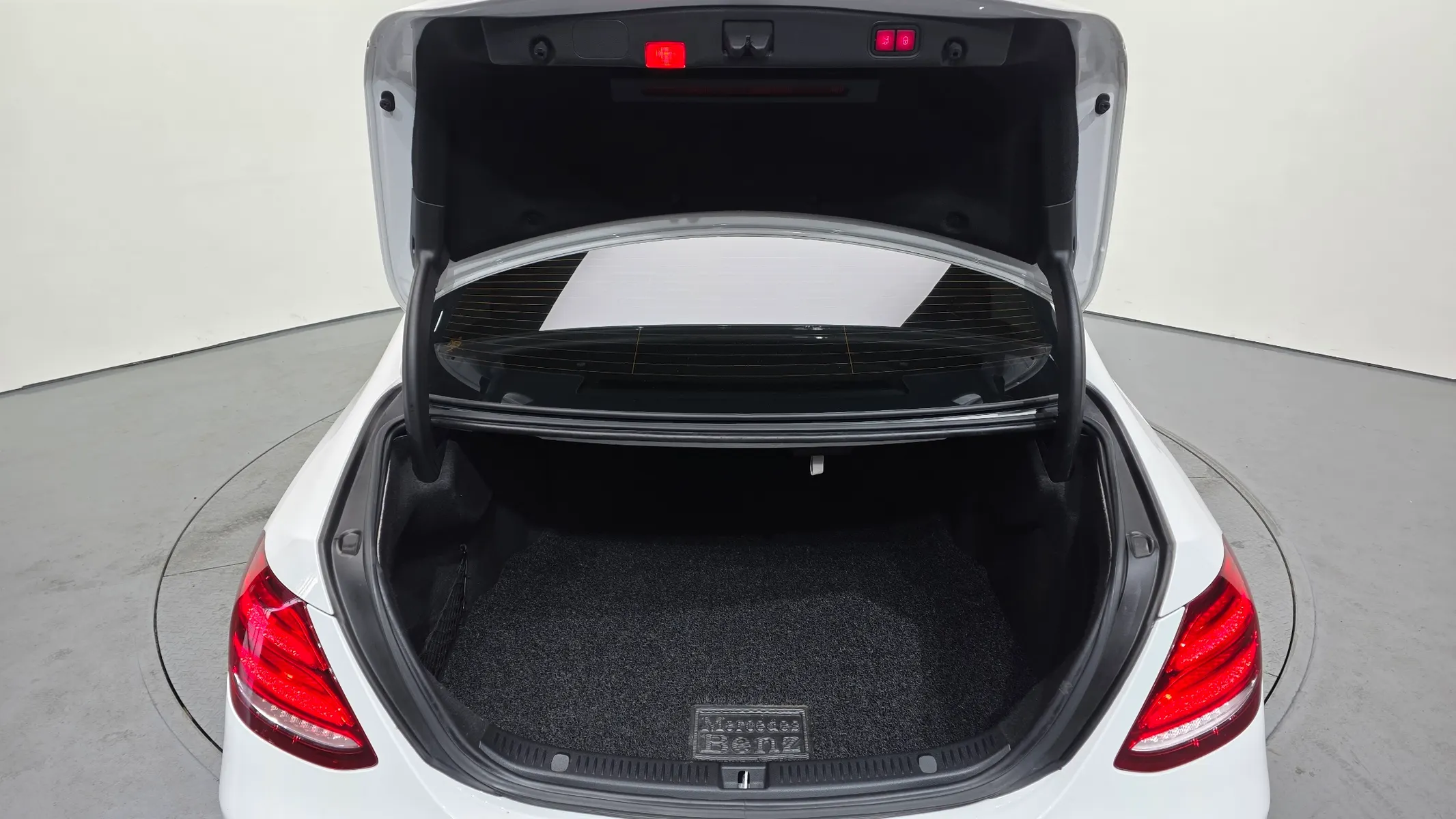 Mercedes-Benz E-Class W213 E220d 4MATIC 2017 20/21