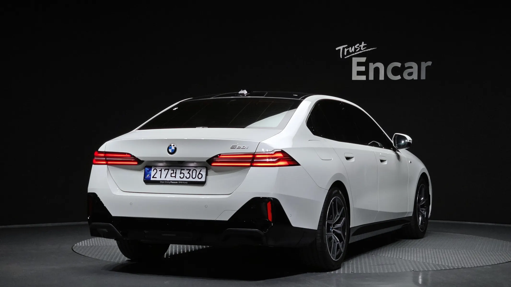 BMW 5 Series (G60) 520i M 2025 2/21