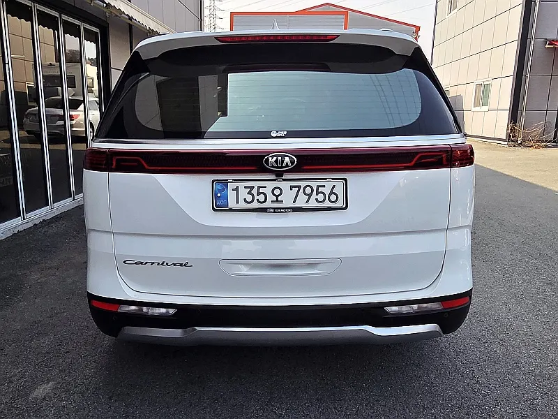Kia Carnival 9 2020 3/5