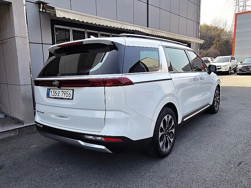 Kia Carnival 9 2020 2/5