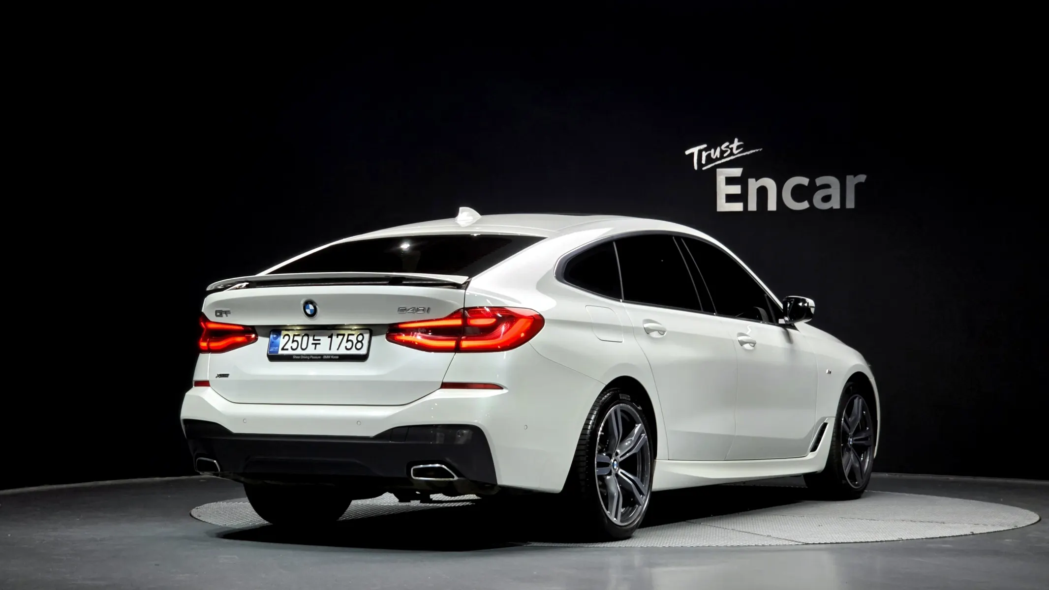 BMW 6 Series GT (G32) 640i xDrive M 2022 2/21