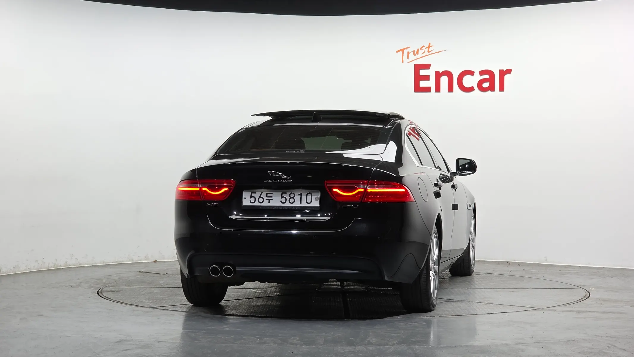 Jaguar XE 20d 2018 3/5