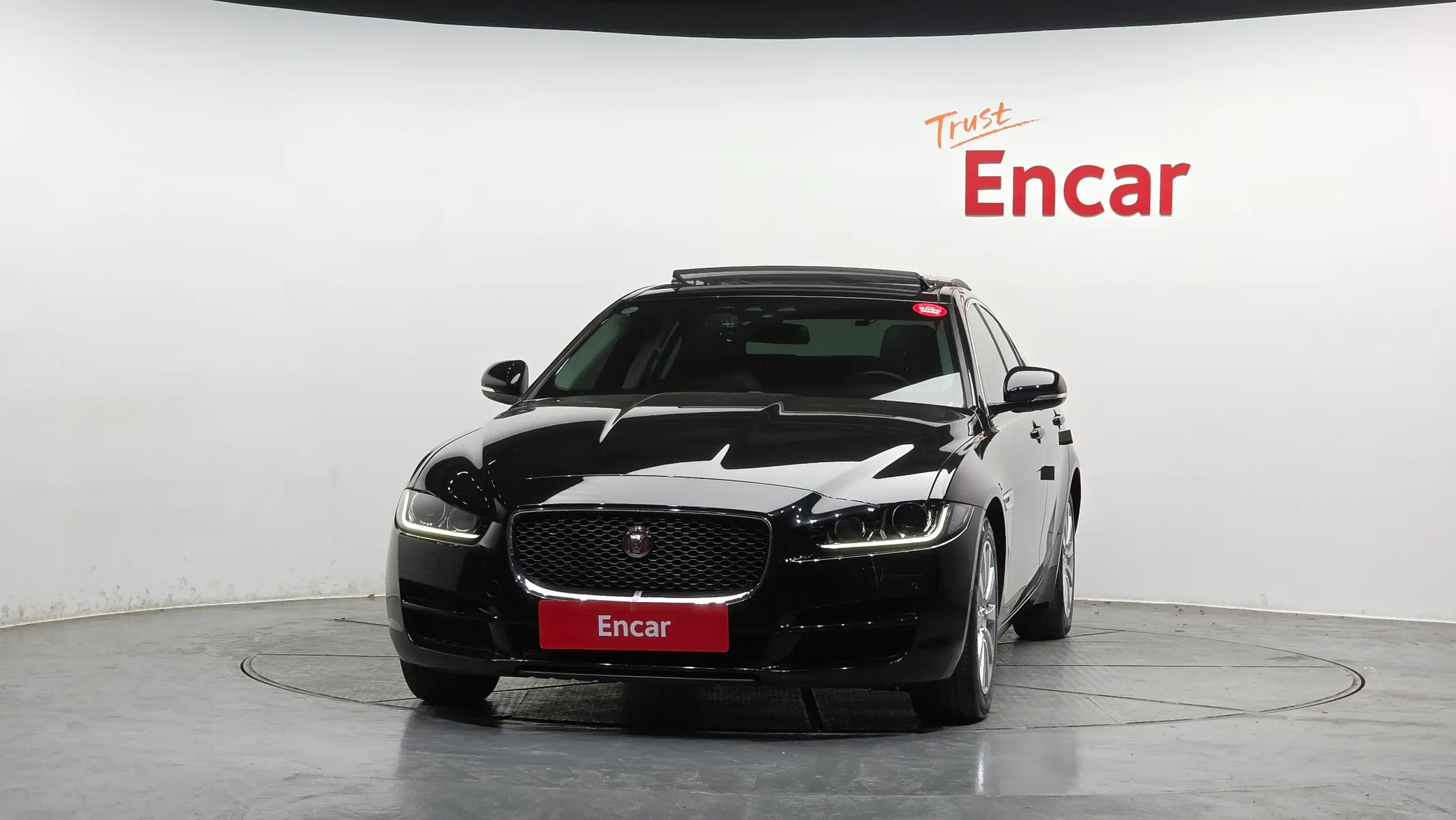 Jaguar XE 20d 2018 2/5