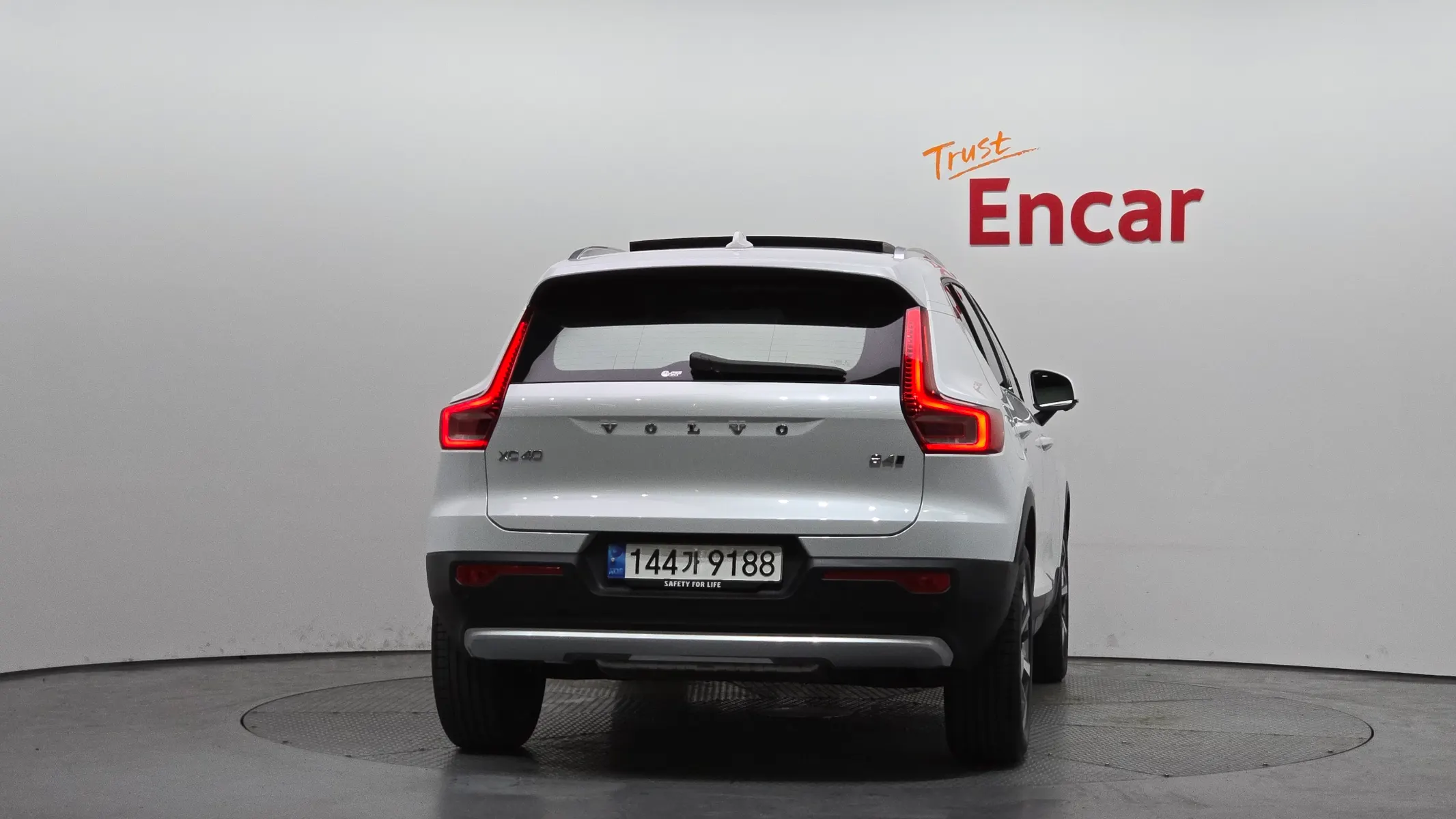 Volvo XC40 B4 2022 3/5