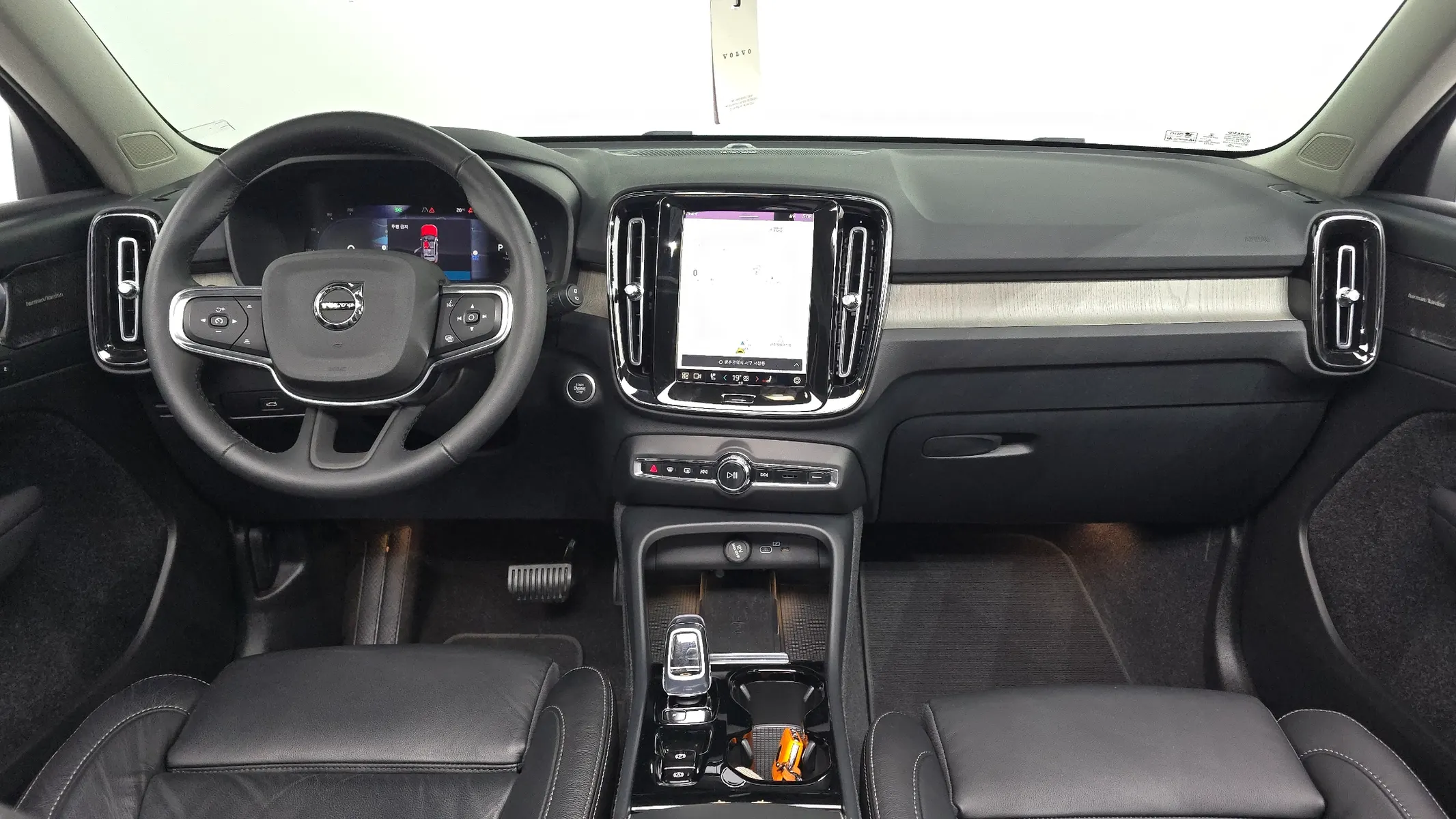 Volvo XC40 B4 2022 4/5
