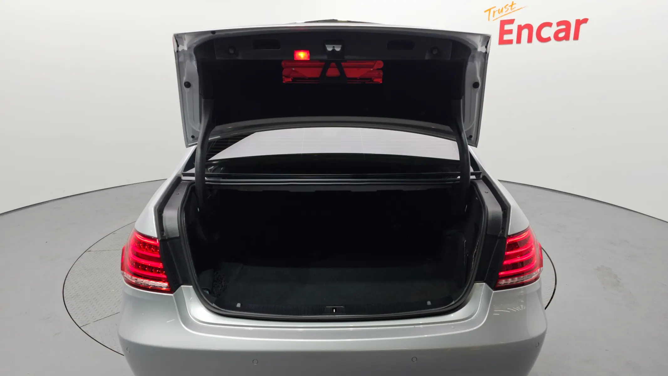 Mercedes-Benz E-Class W212 E300 4MATIC 2014 20/21