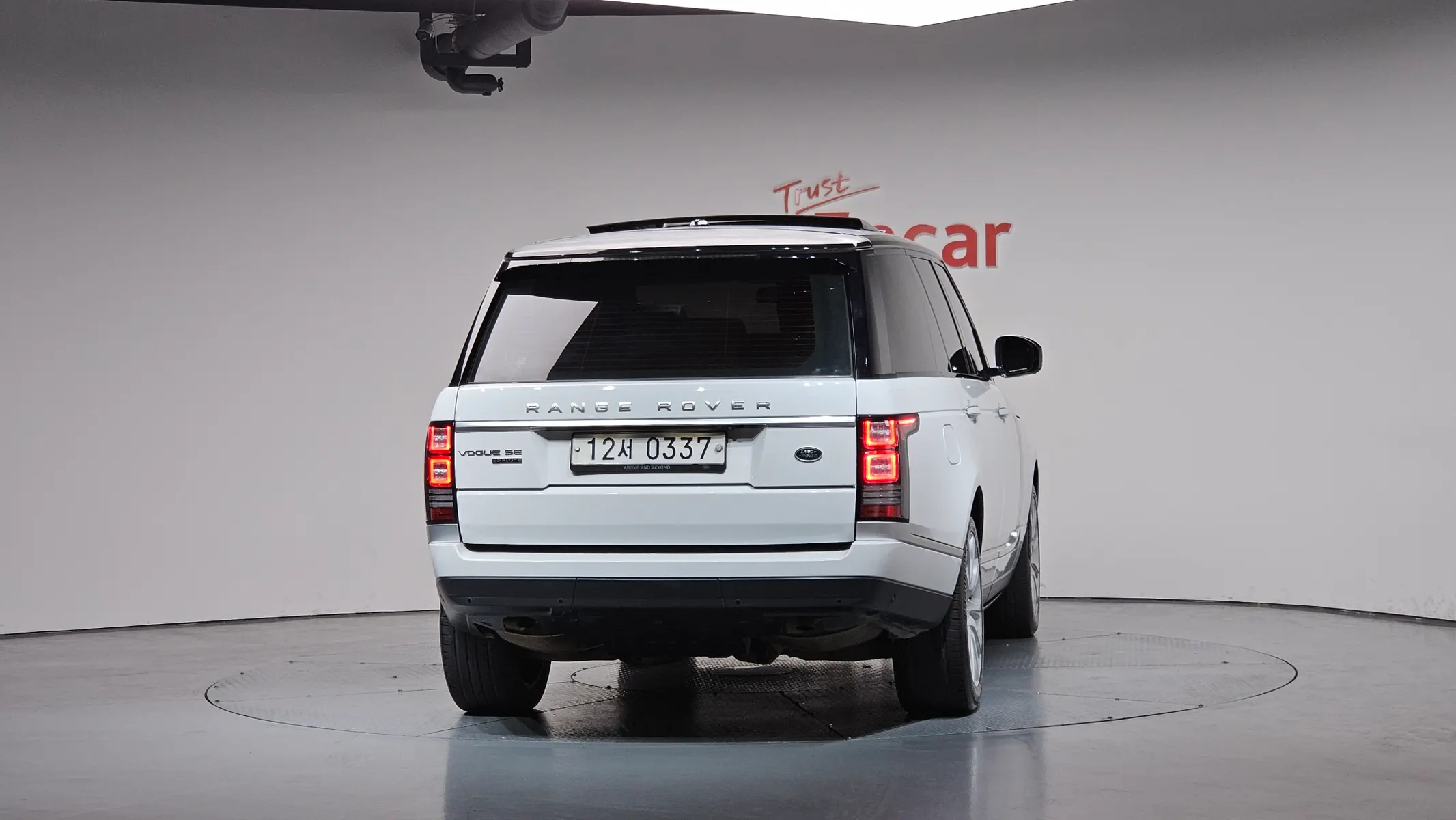 Land Rover 4 4.4 SDV8 Vogue SE 2015 3/37
