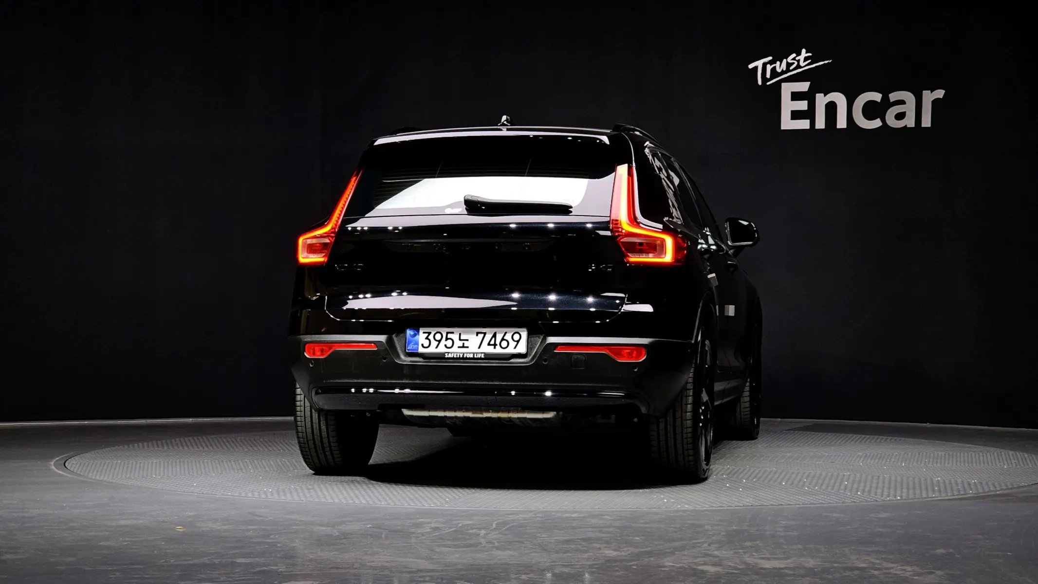 Volvo XC40 B4 2025 3/5