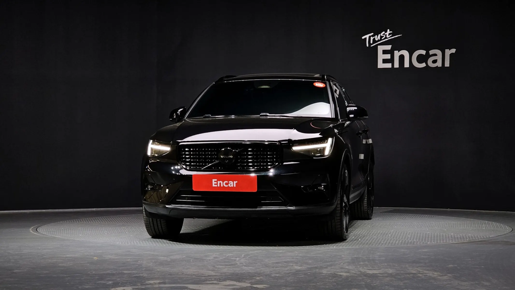 Volvo XC40 B4 2025 2/5