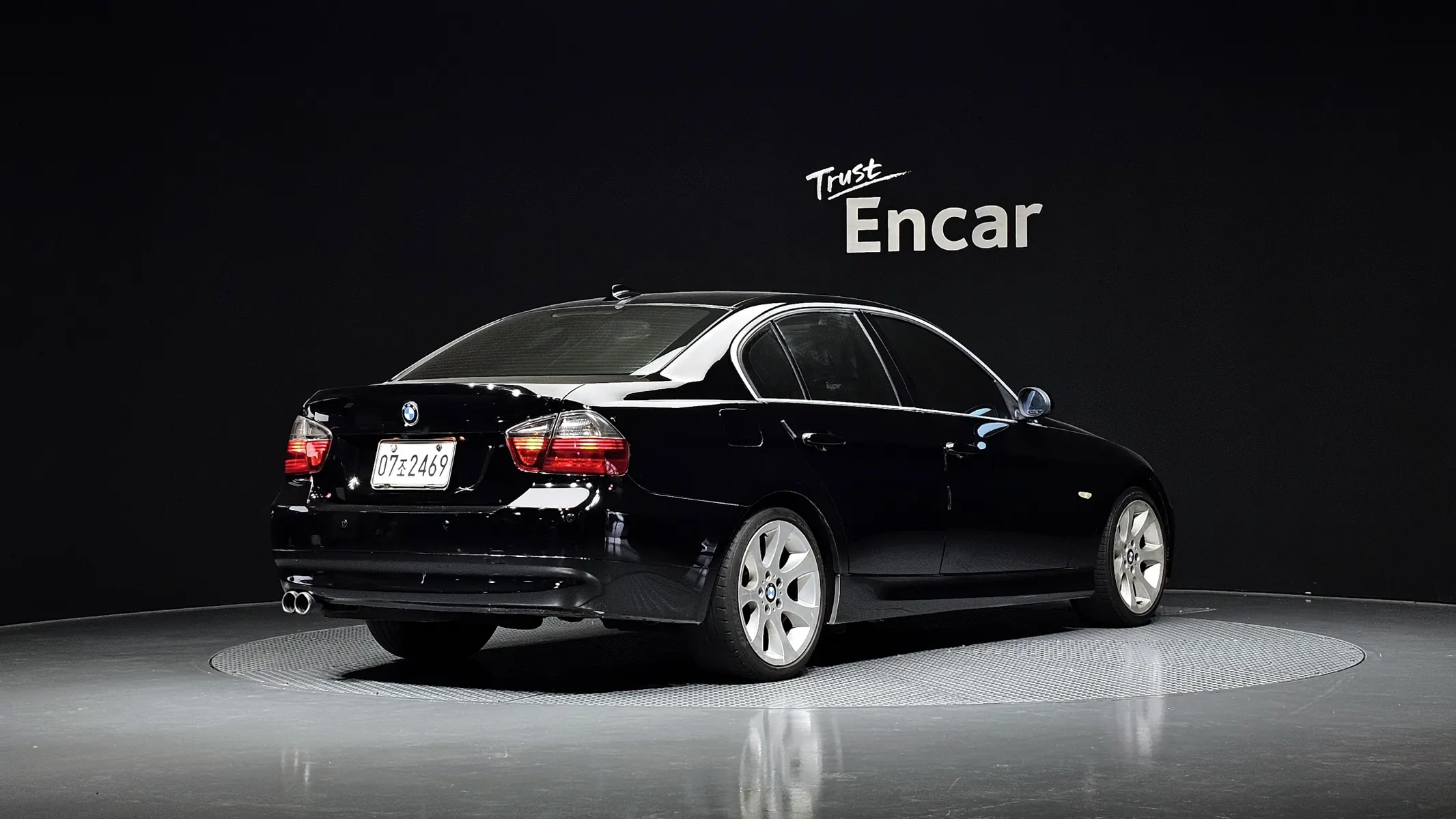 BMW 3 Series (E90) 320i 2005 2/21