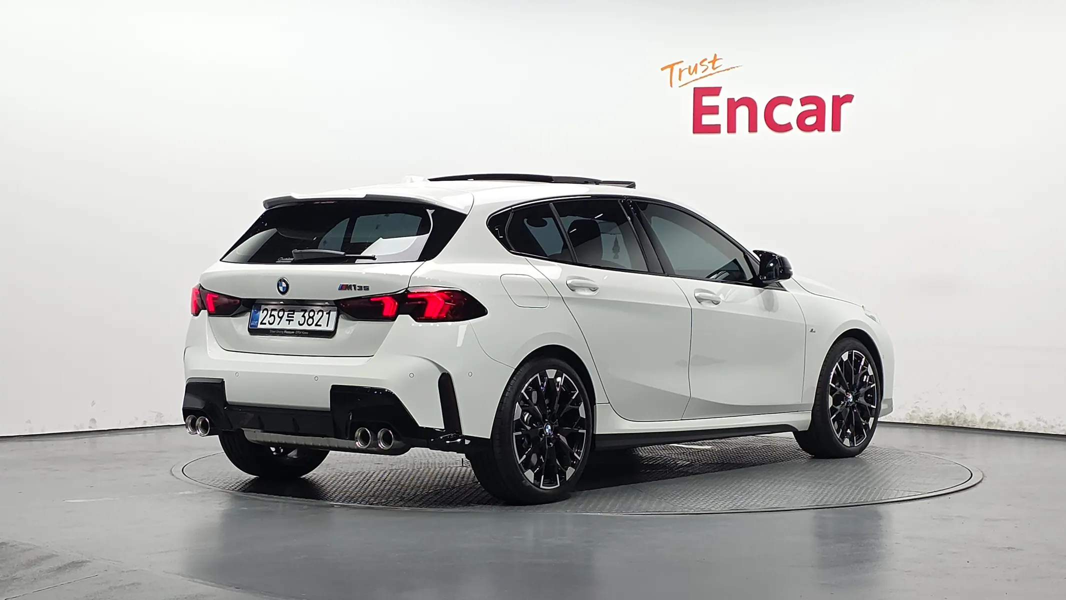 BMW 1 Series (F70) M135 xDrive 2025 2/37