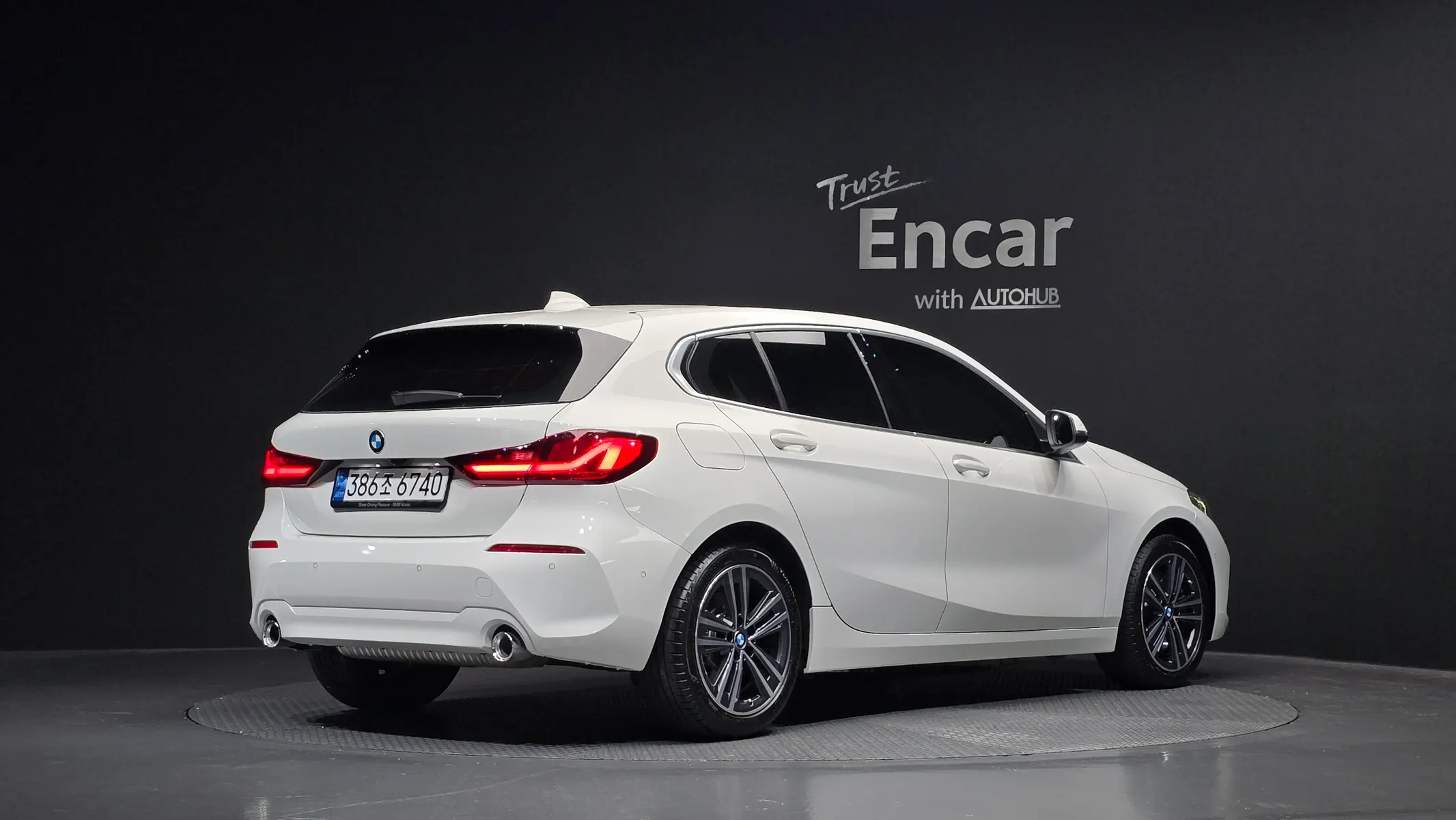 BMW 1 Series (F40) 120i 2022 2/31