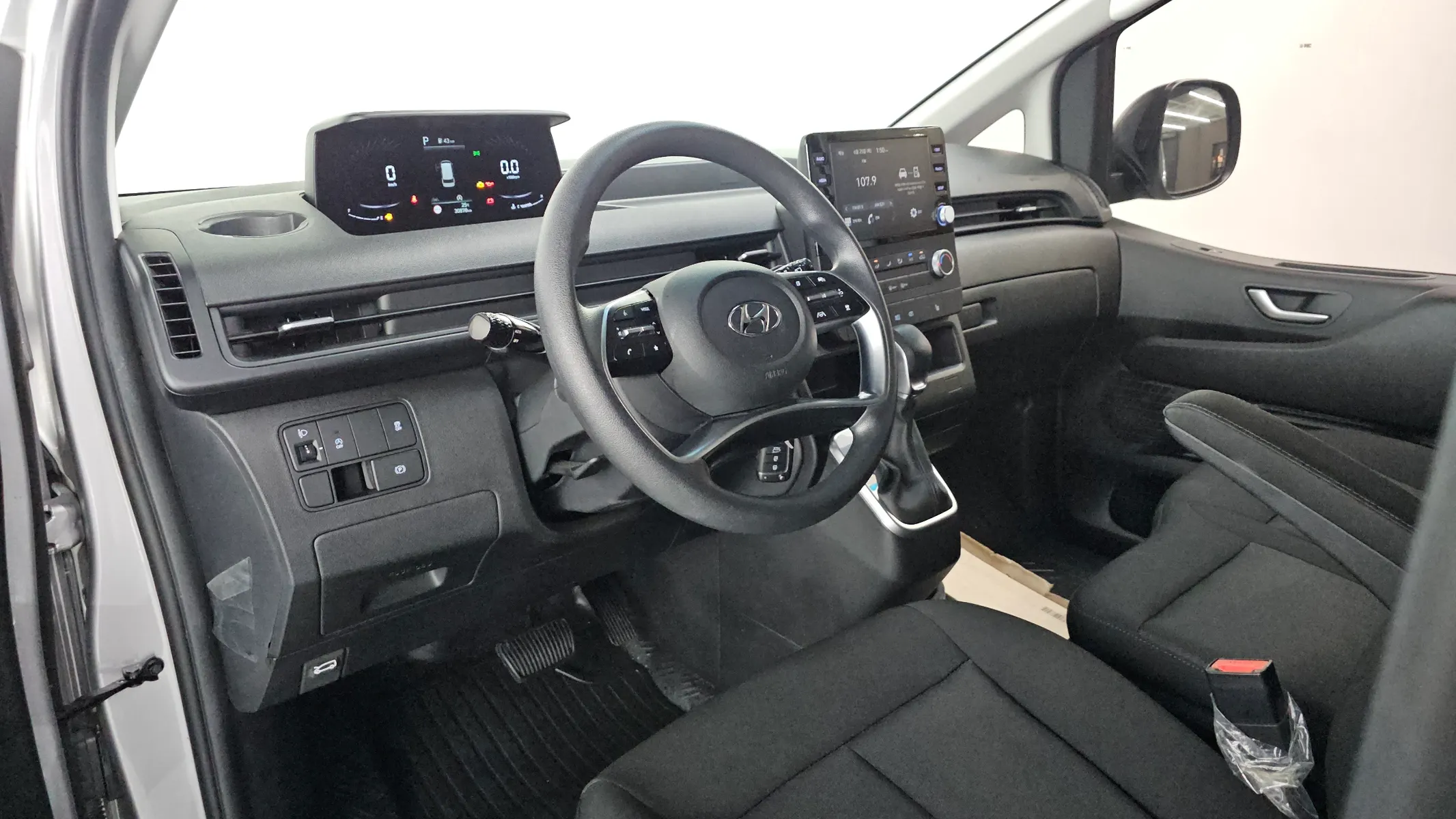 Hyundai Staria 3 2021 4/5