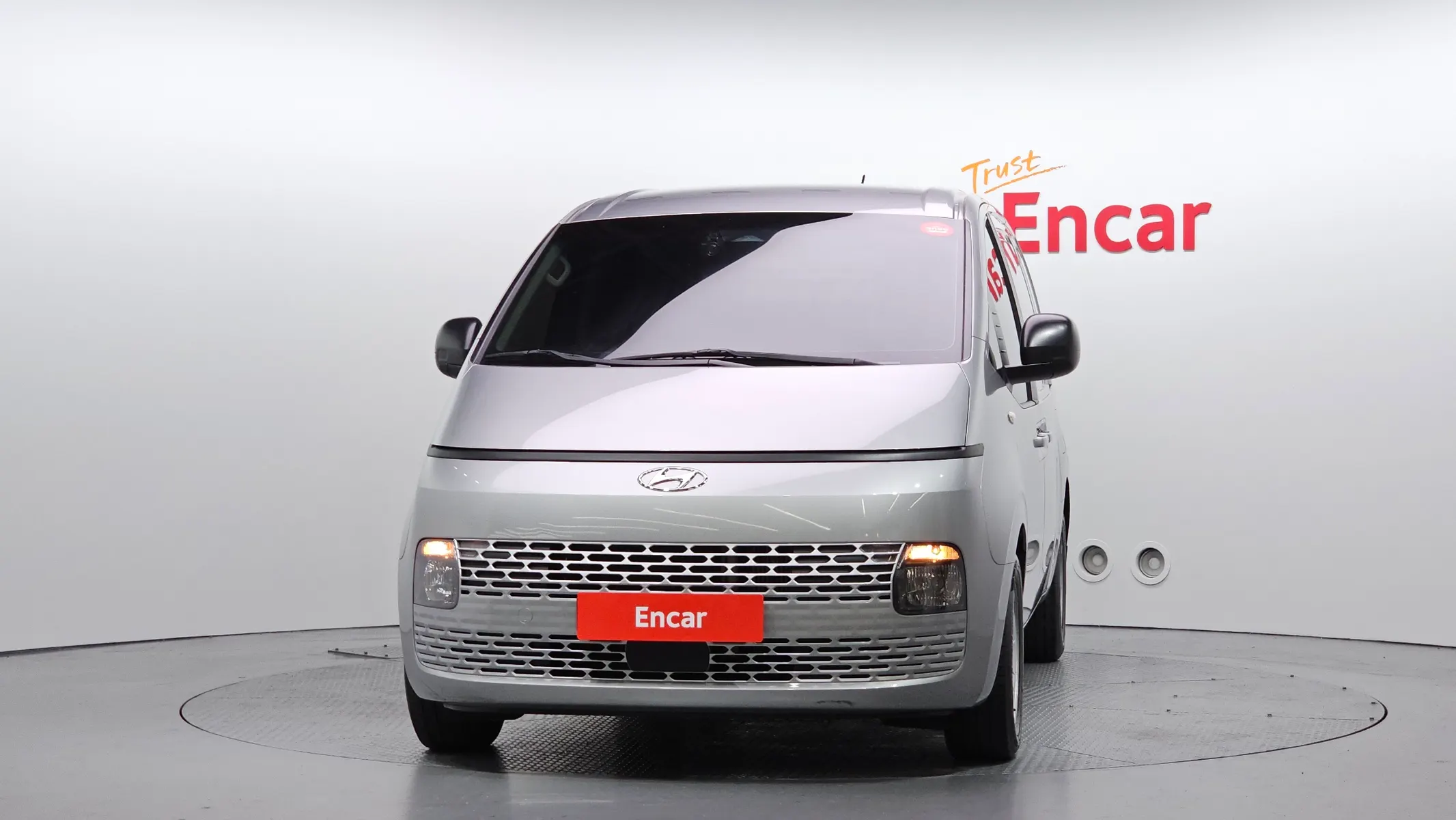 Hyundai Staria 3 2021 2/5