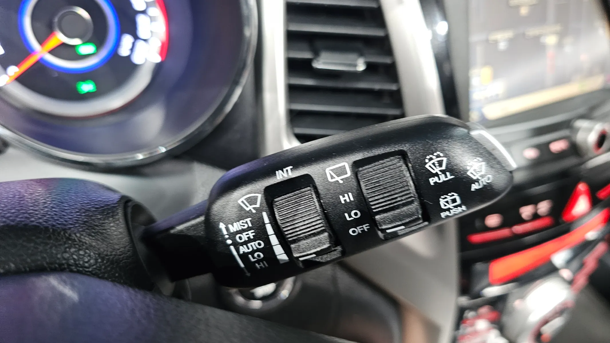 KG Mobility Tivoli LX 2WD 2015 30/31