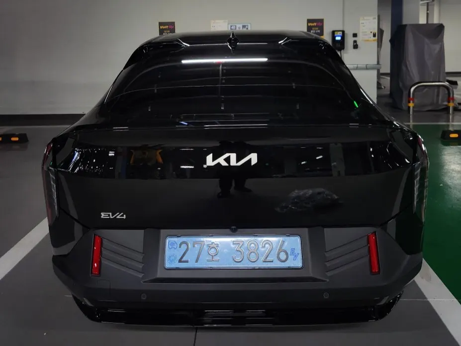 Kia EV4 2WD 2026 3/5