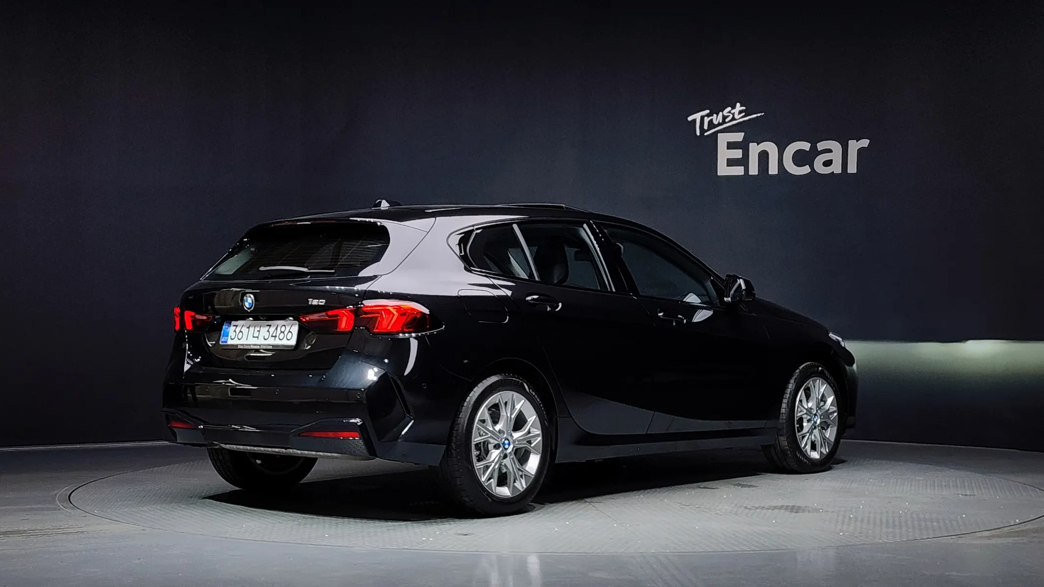 BMW 1 Series (F70) 120 2025 2/40