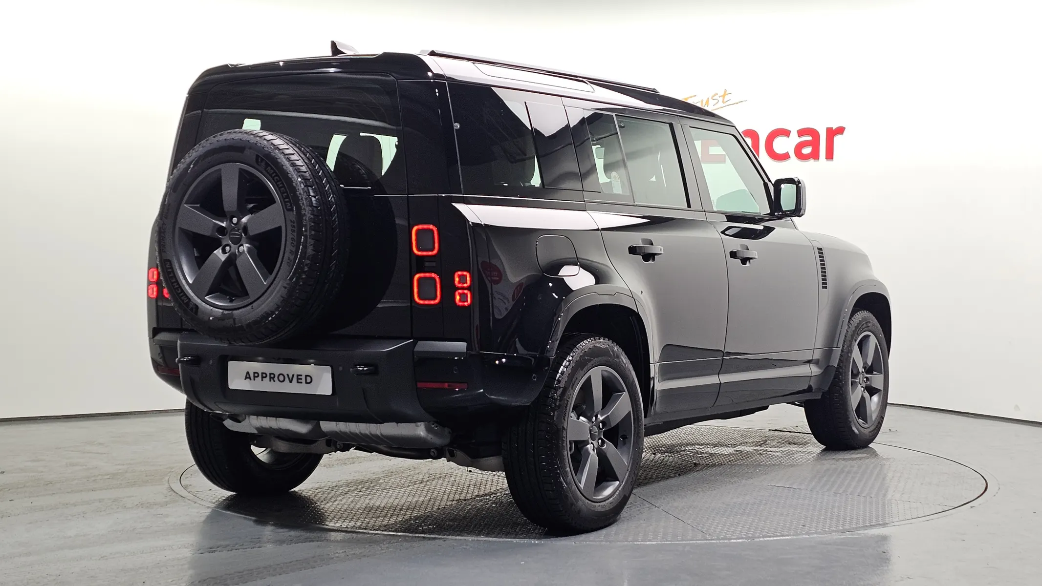Land Rover (L663) 110 D300 X- HSE 2026 2/21
