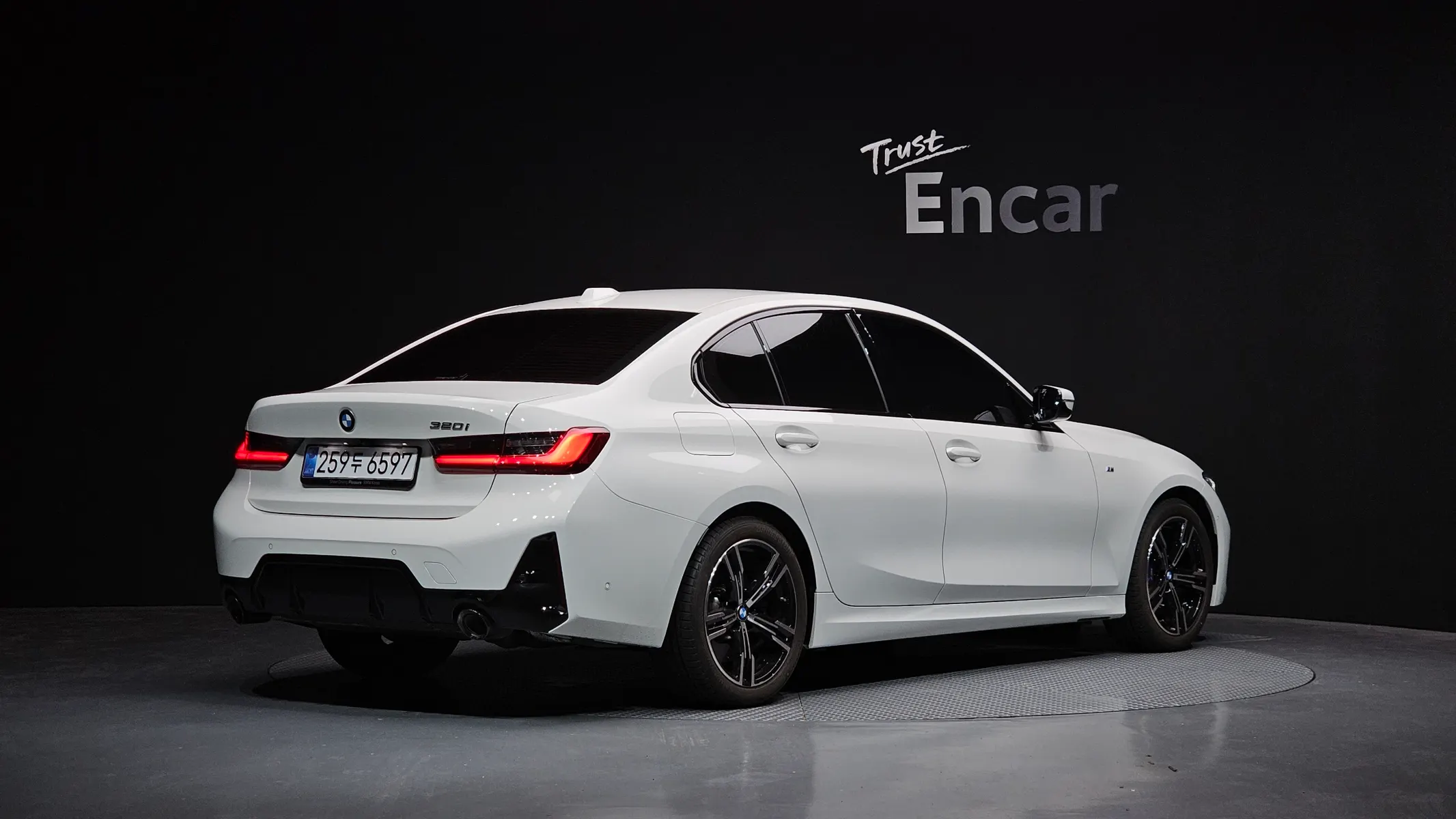 BMW 3 Series (G20) 320i M 2026 2/34