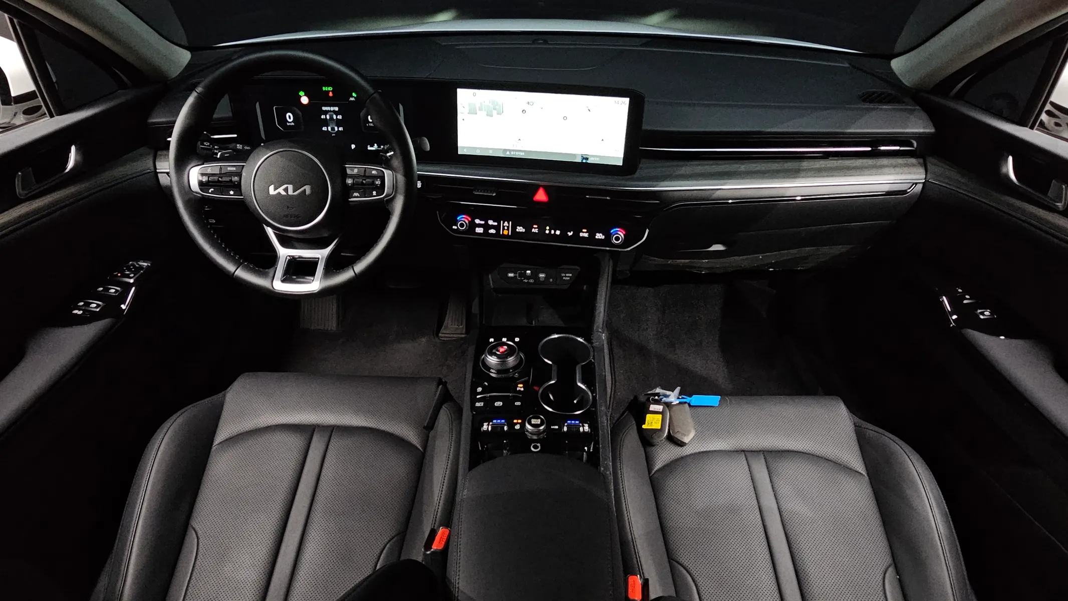 Kia K5 3 2.0 2024 4/5