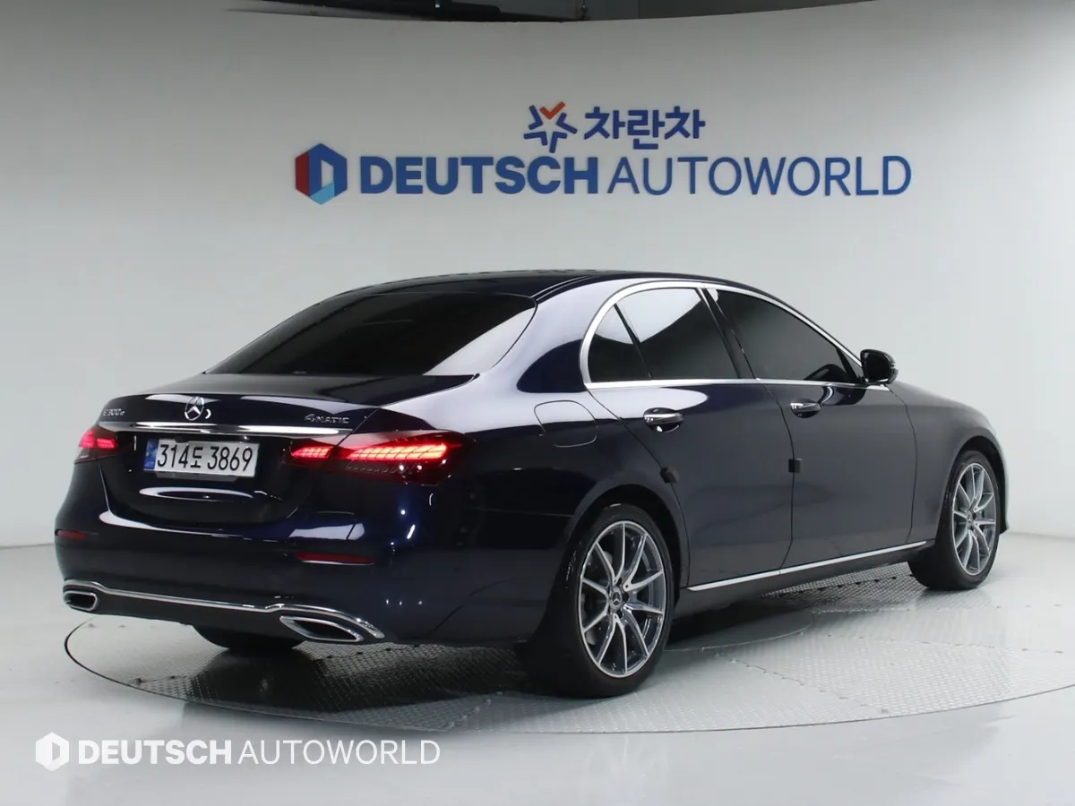 Mercedes-Benz E-Class W213 E300e 4MATIC 2022 2/21