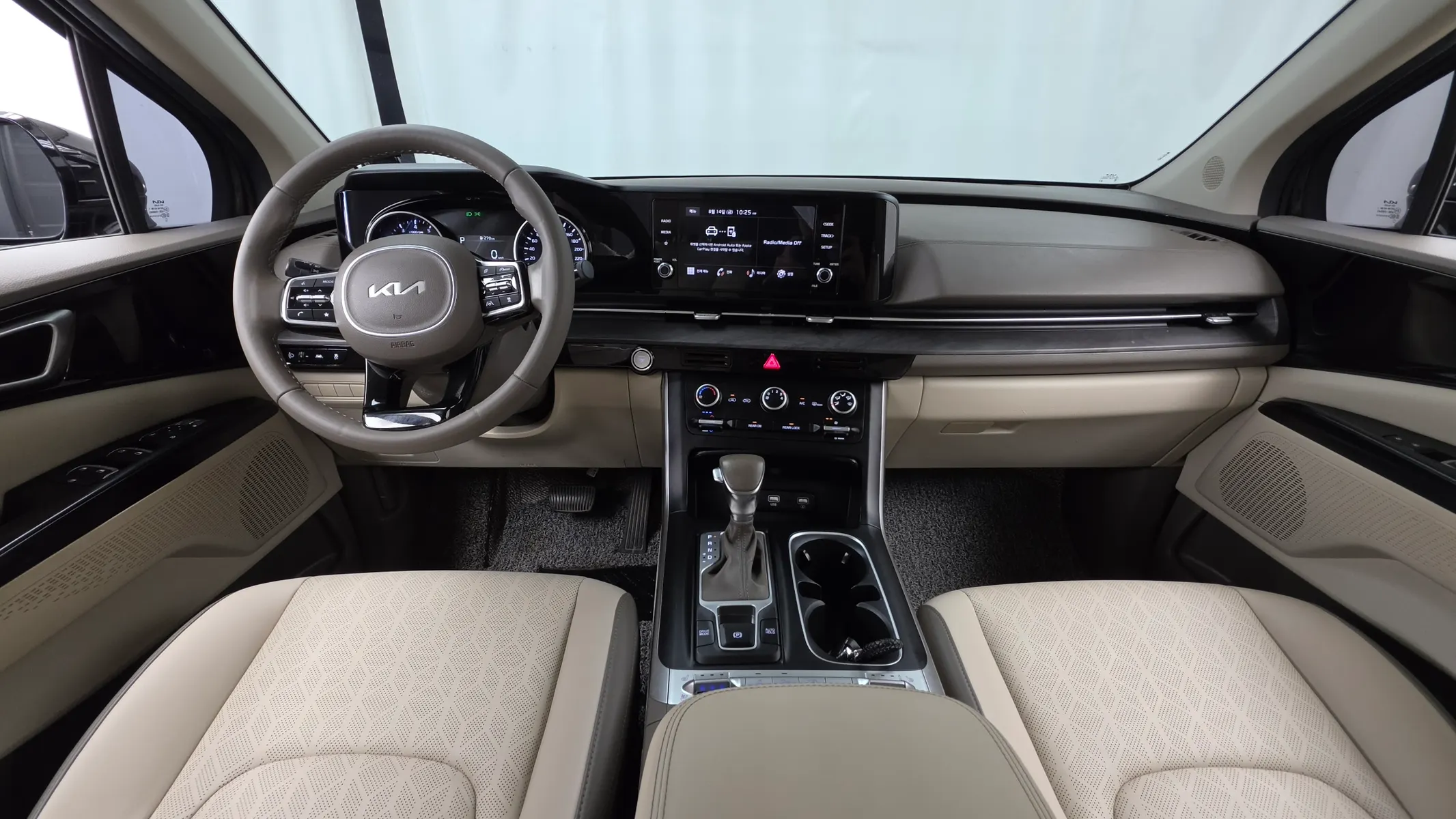 Kia Carnival 9 2023 4/5