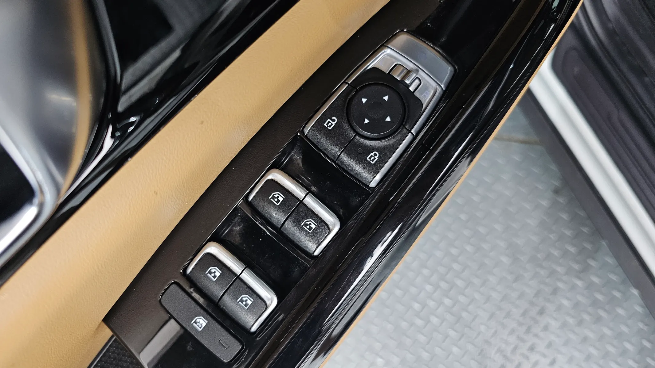 Kia Carnival 9 2023 33/34