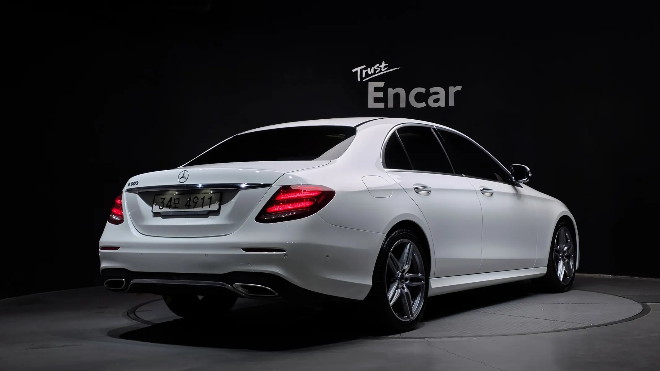 Mercedes-Benz E-Class W213 E300 AMG Line 2018 2/33