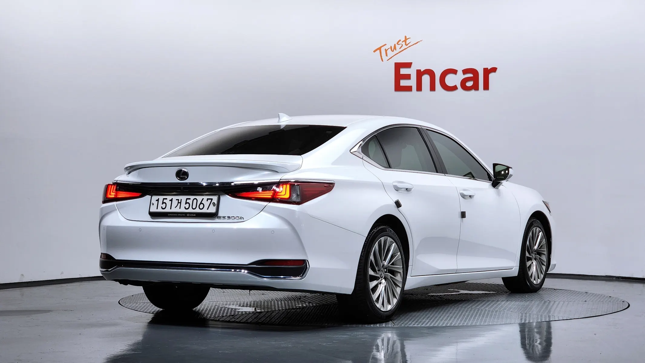Lexus ES300h 7 2023 2/35
