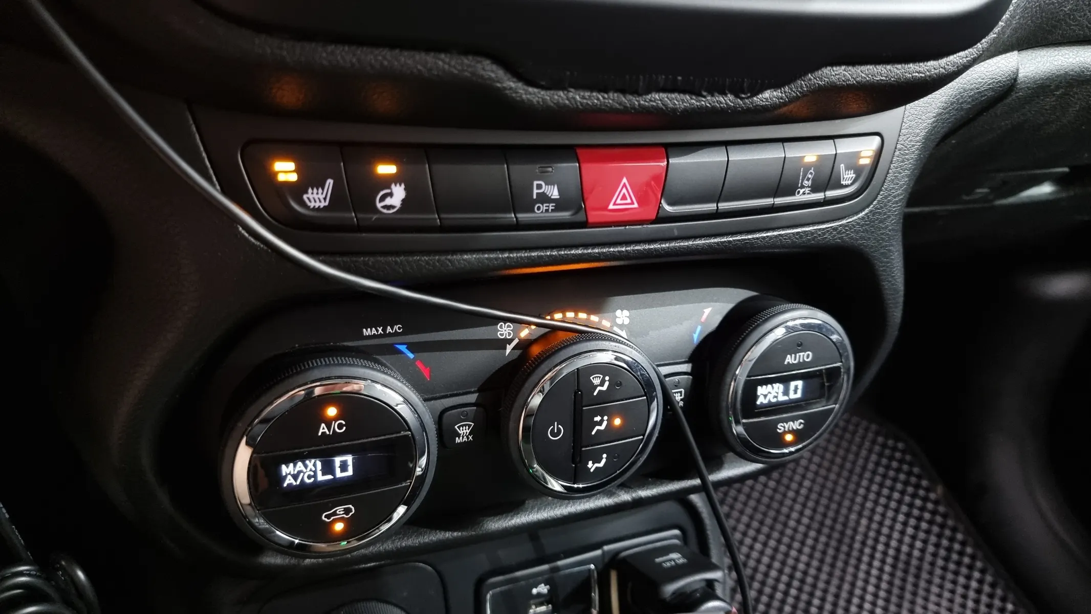Jeep 레니게이드 2.0 AWD 2015 23/24