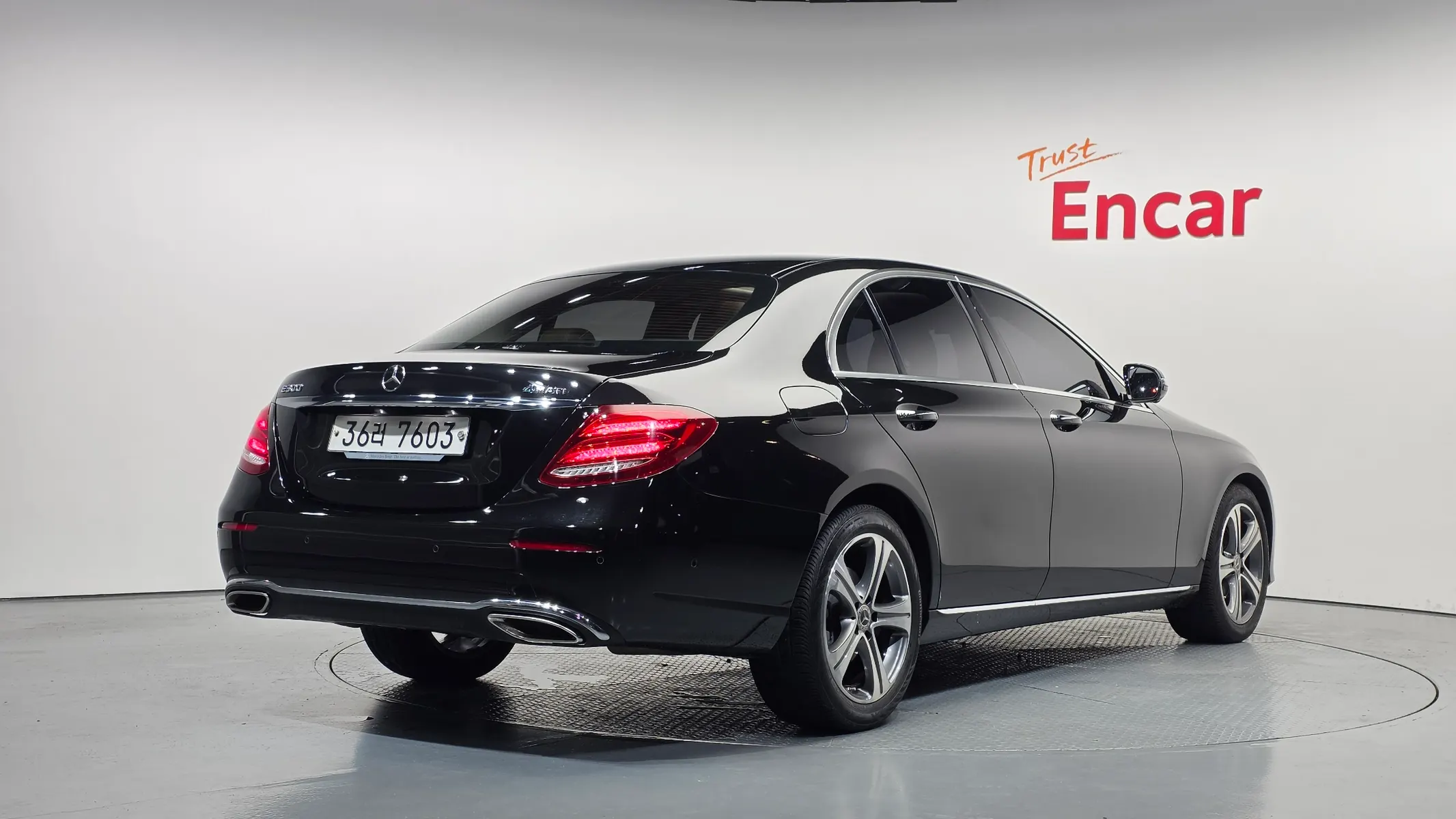 Mercedes-Benz E-Class W213 E300 4MATIC 2018 2/34