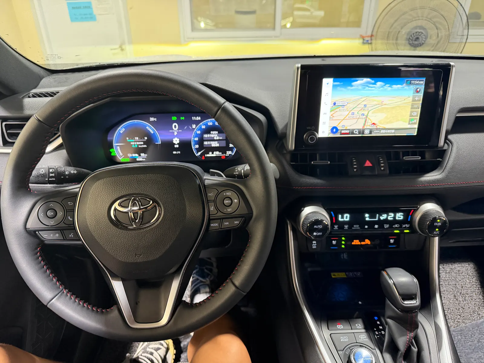 Toyota RAV4 5 2.5 4WD PHEV XSE 2025 4/5