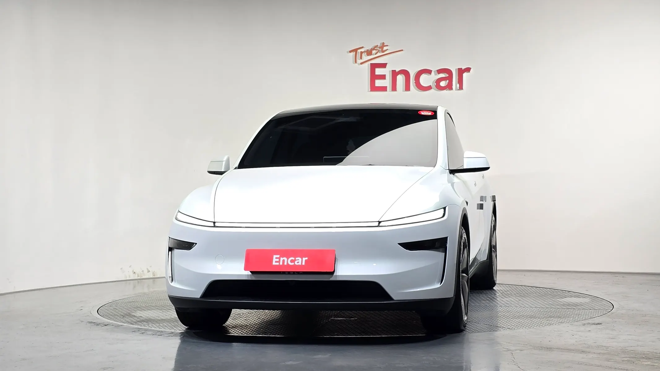 Tesla Y AWD 2025 2/5