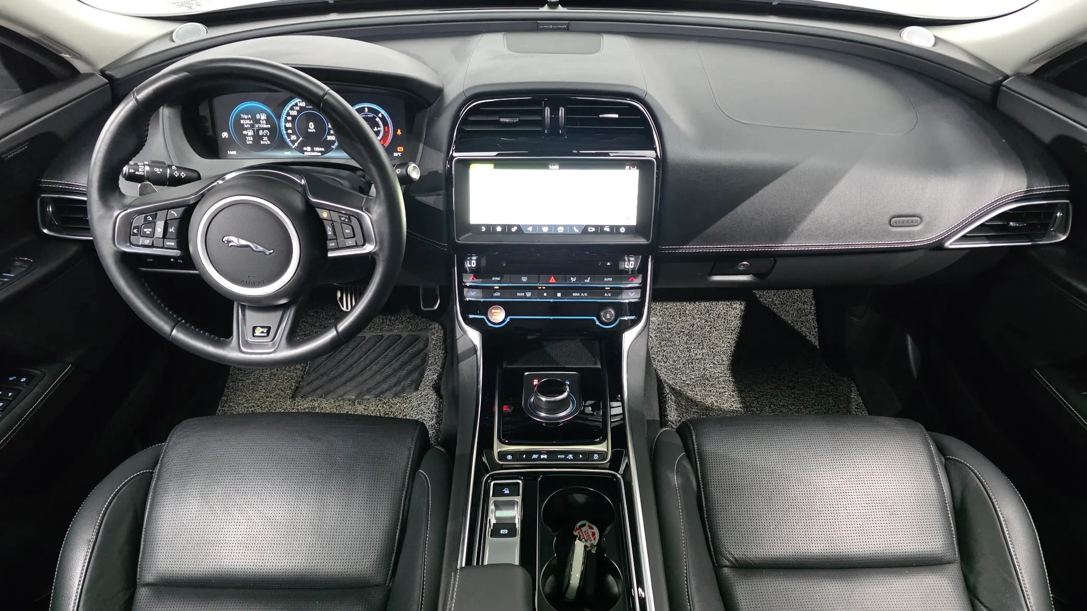 Jaguar XE 20d R 2019 4/5