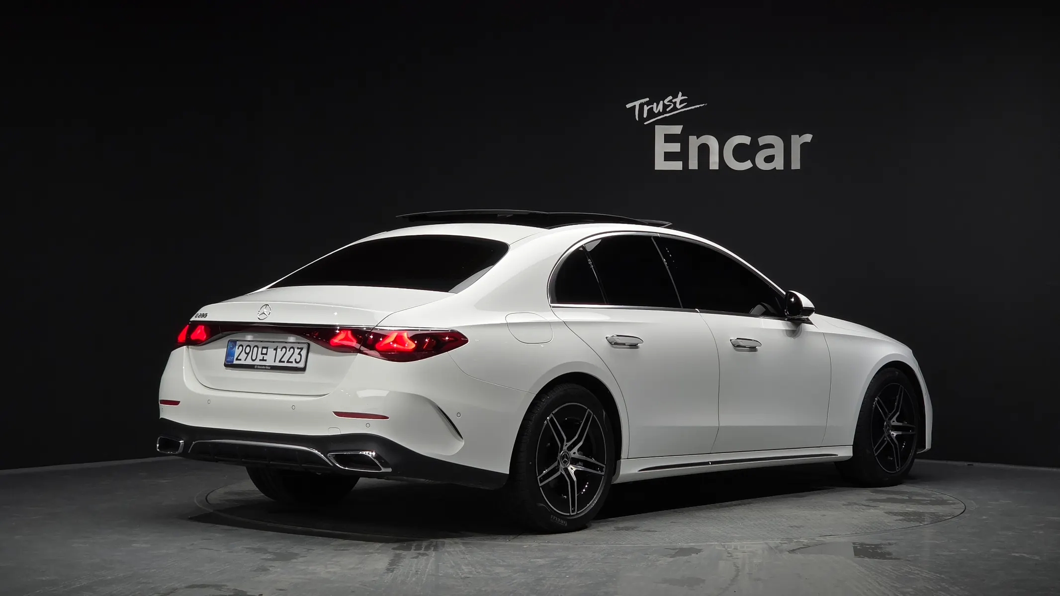 Mercedes-Benz E-Class W214 E200 AMG Line 2026 2/38
