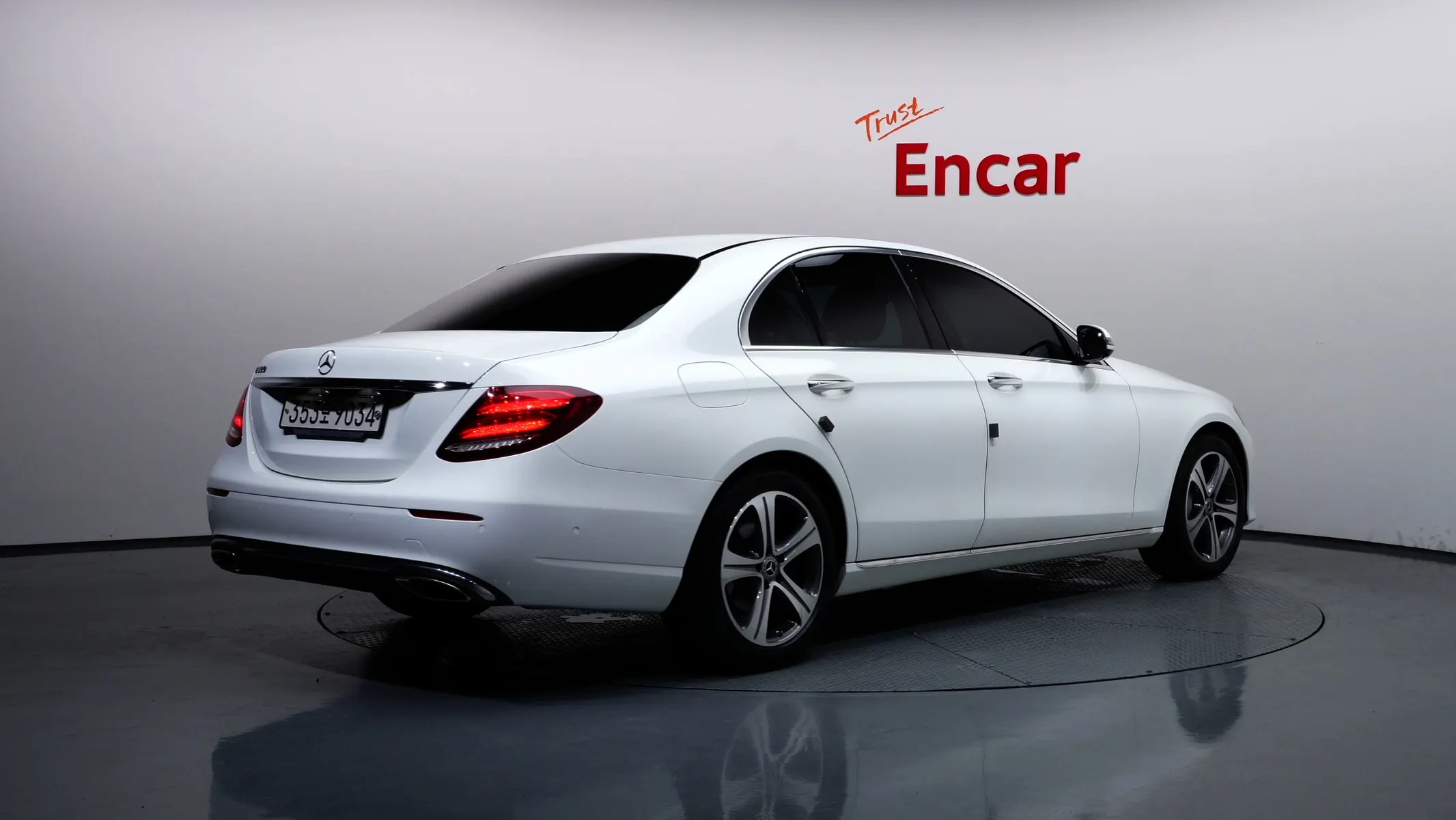 Mercedes-Benz E-Class W213 E300 2019 2/21