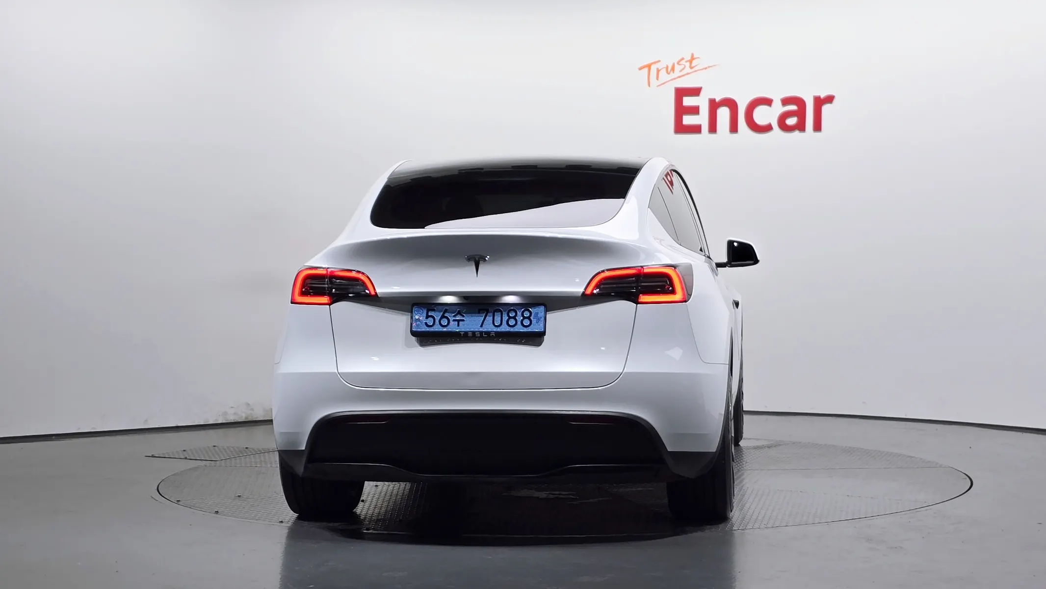 Tesla Y RWD 2023 3/5
