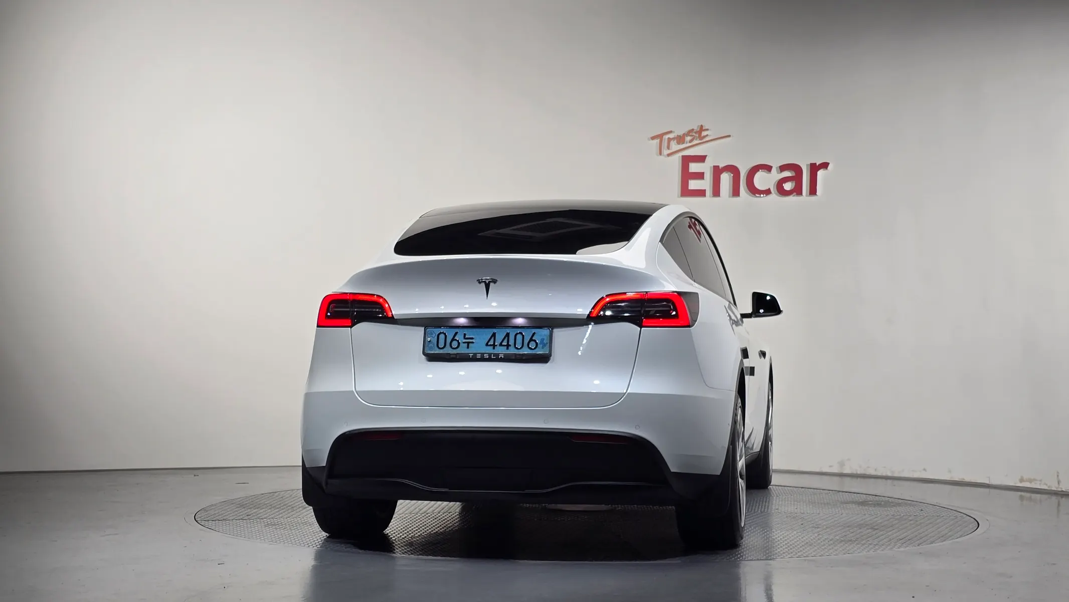 Tesla Y AWD 2022 3/5