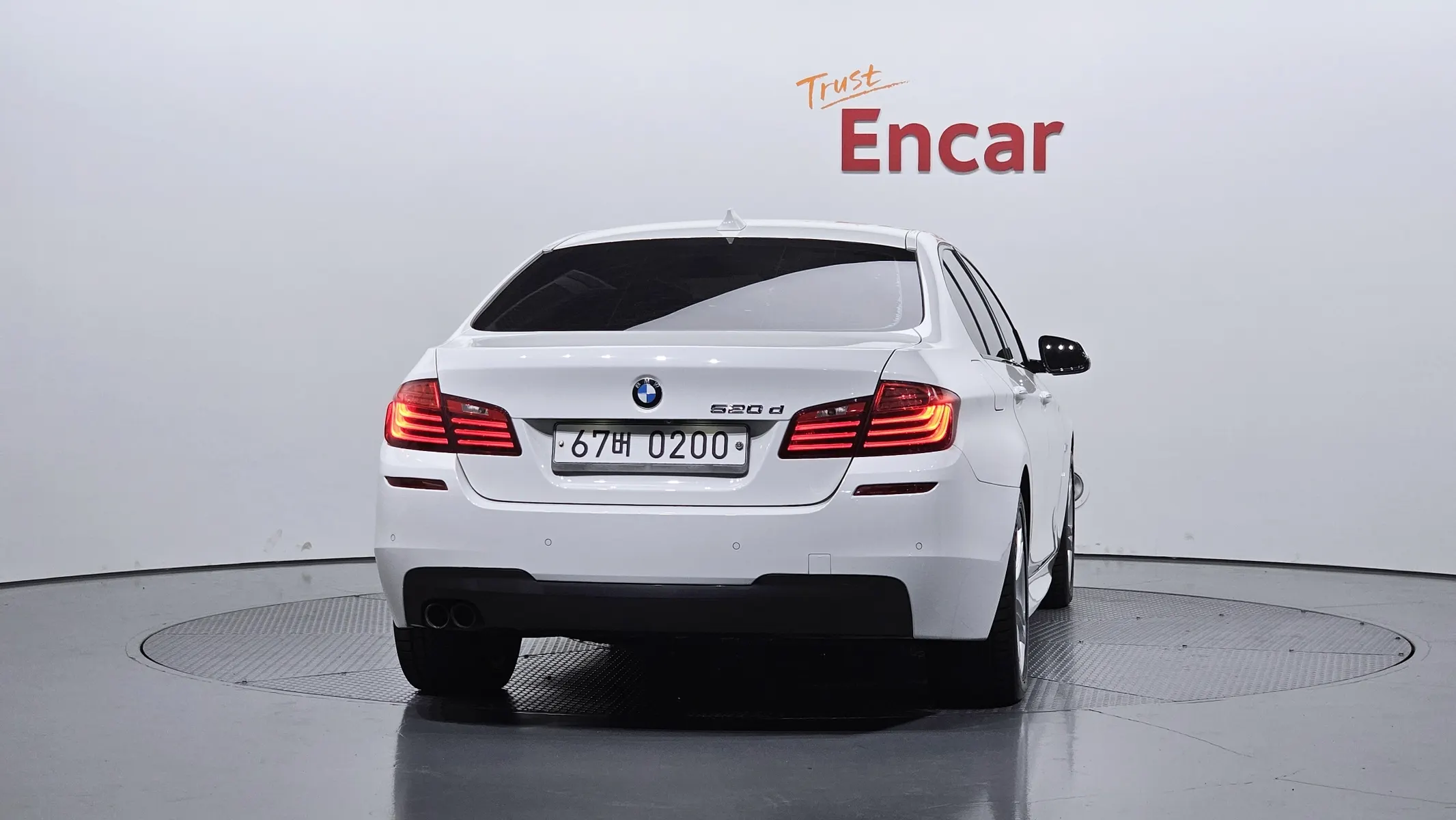 BMW 5 Series (F10) 520d M 2016 3/39