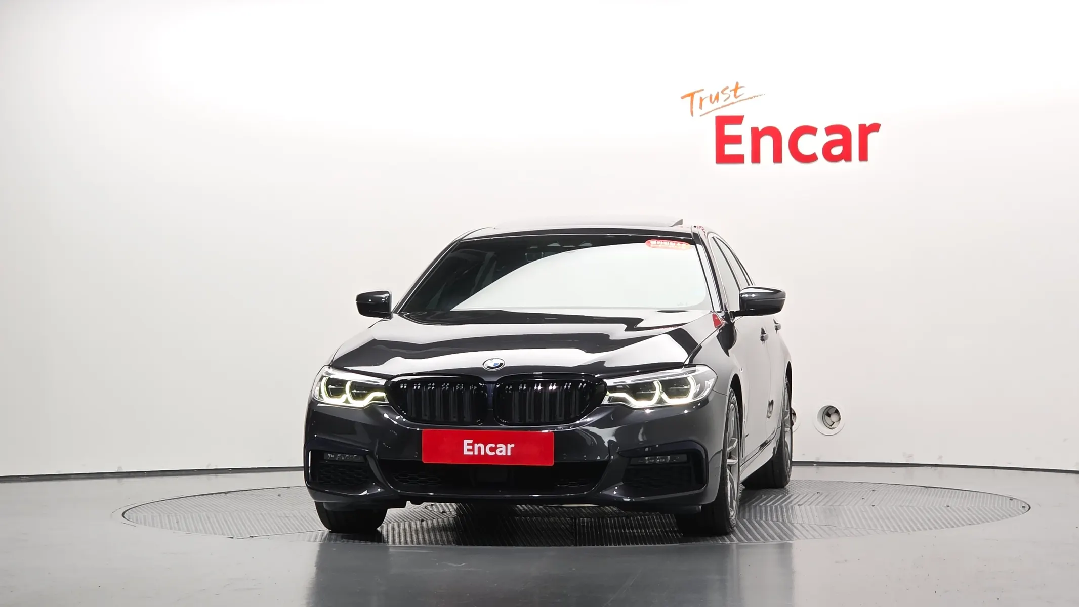 BMW 5 Series (G30) 520i M 2020 2/31