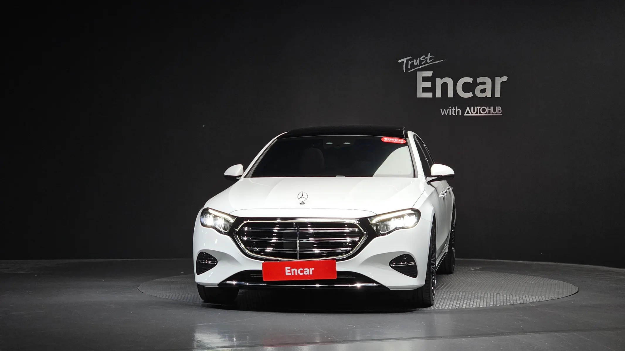 Mercedes-Benz E-Class W214 E220d 4MATIC 2024 2/32
