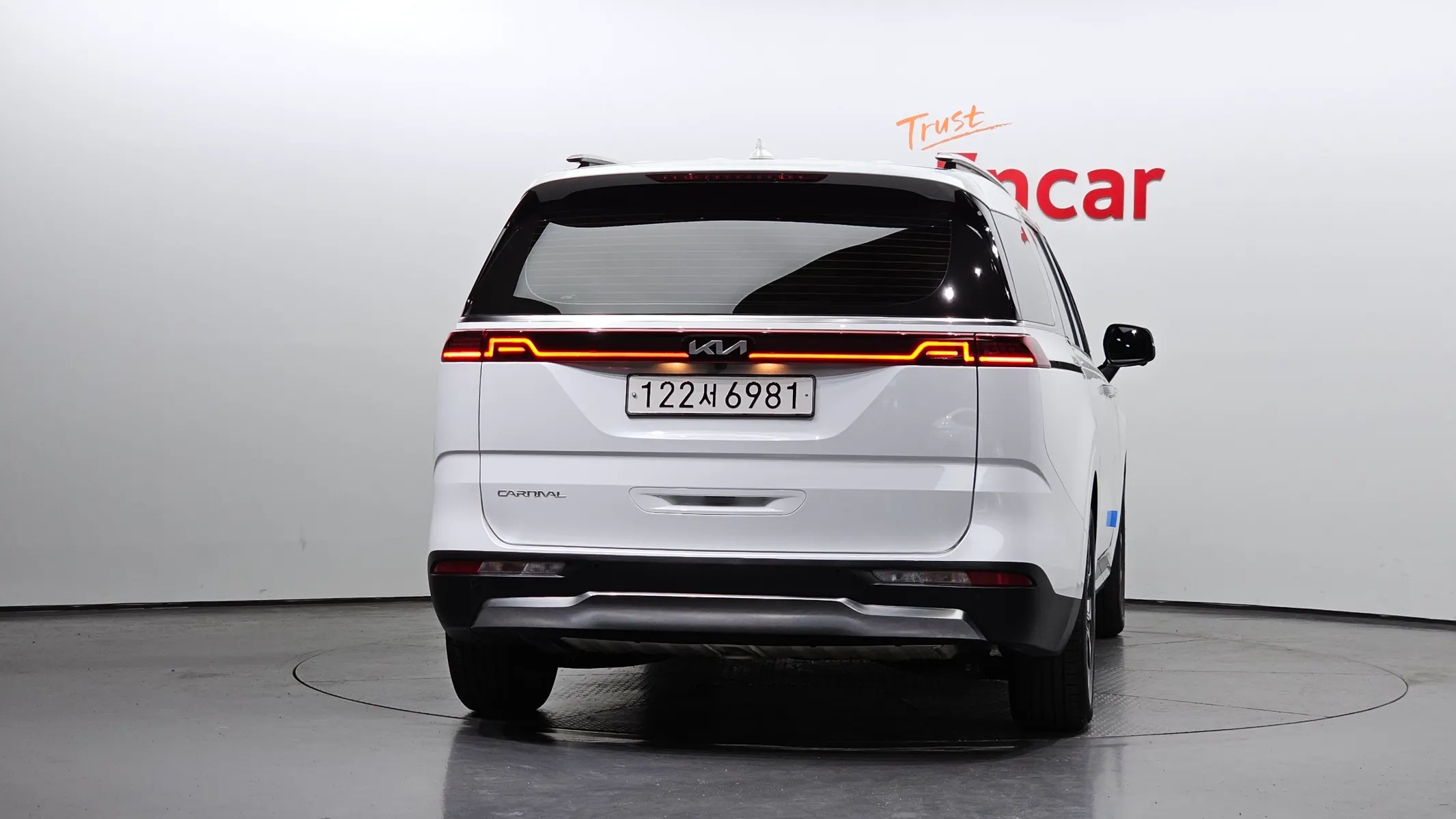 Kia Carnival 9 2022 3/5