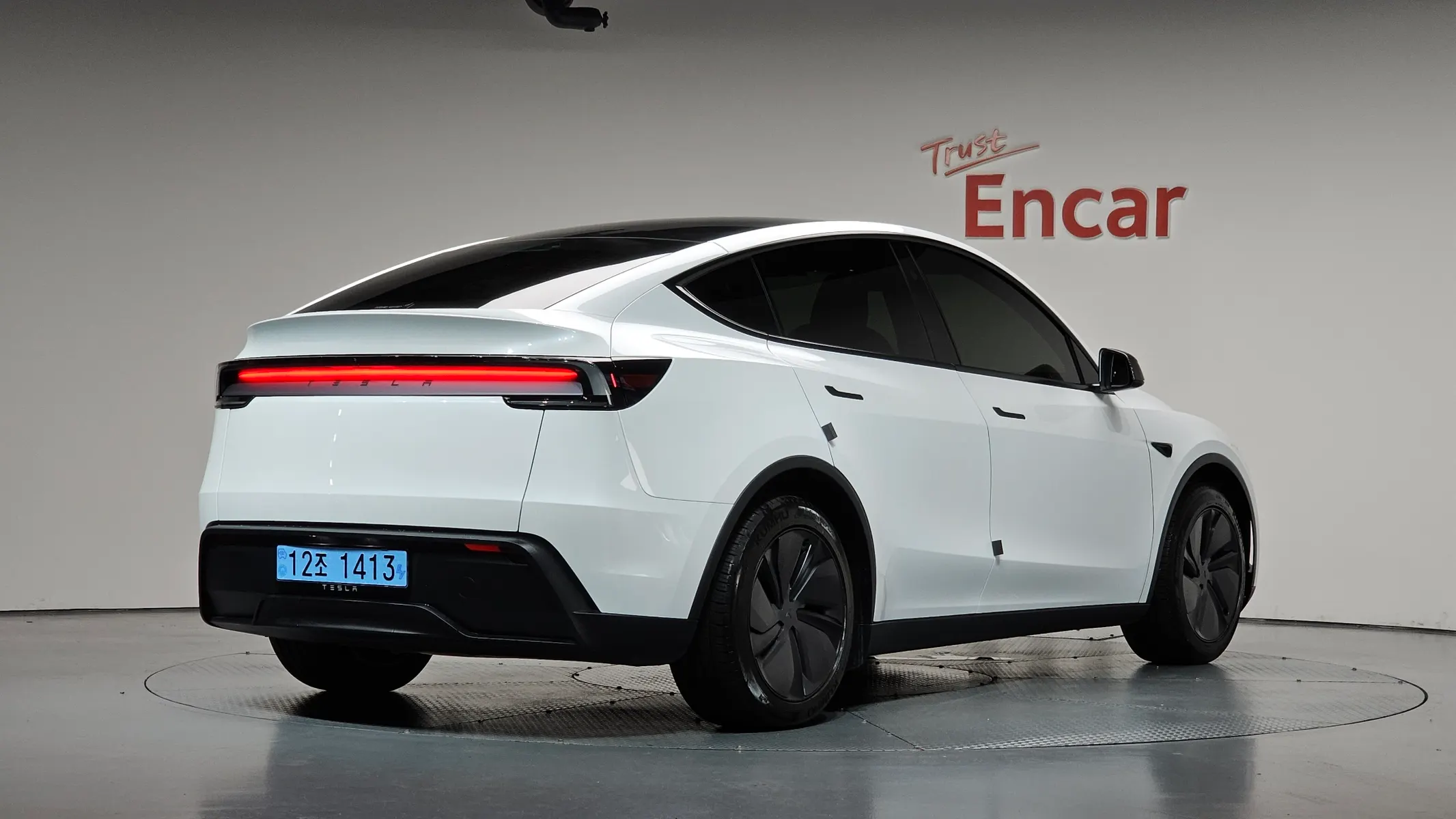 Tesla Y RWD 2026 2/36