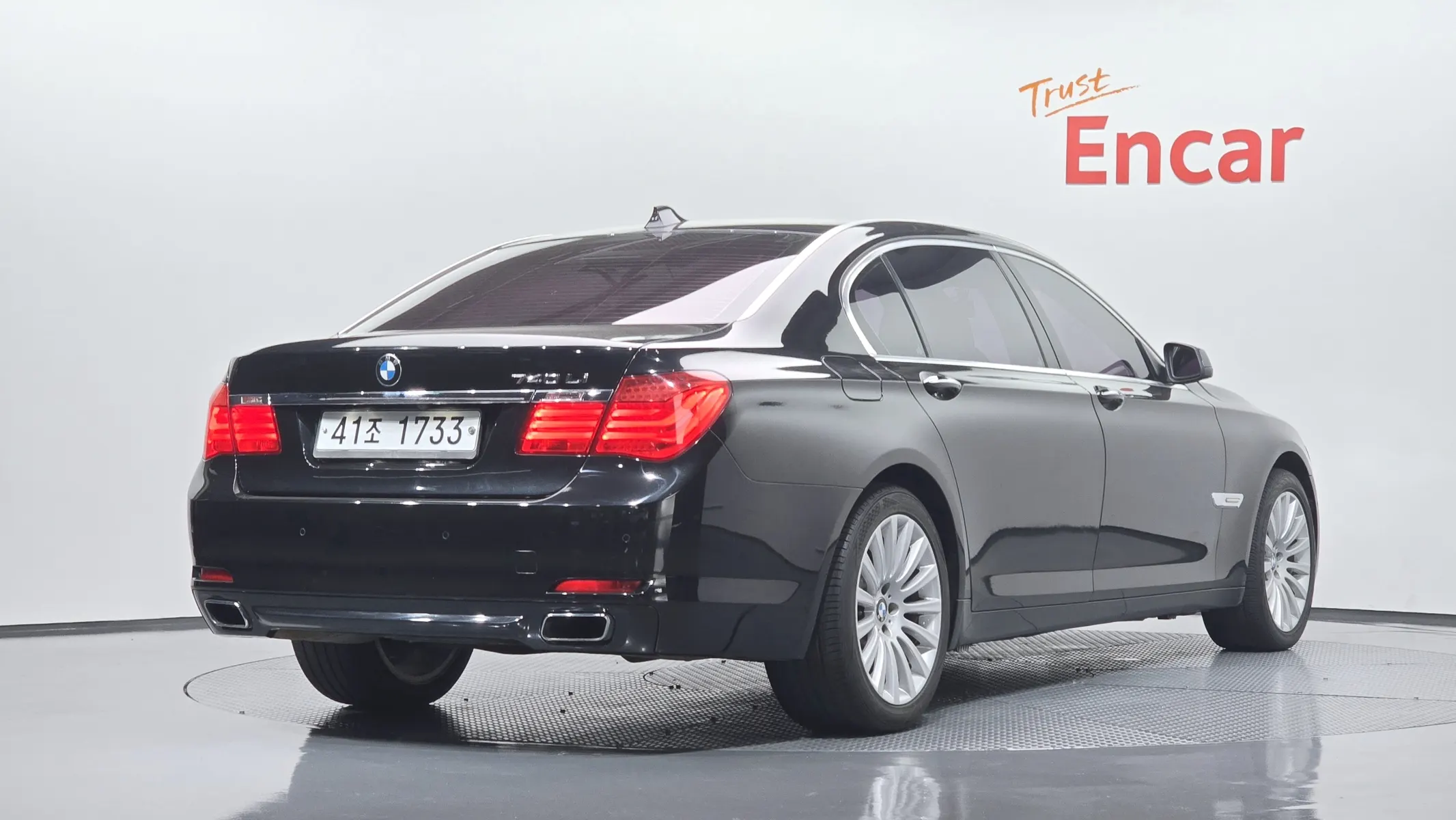 BMW 7 Series (F01) 740Li 2012 2/36