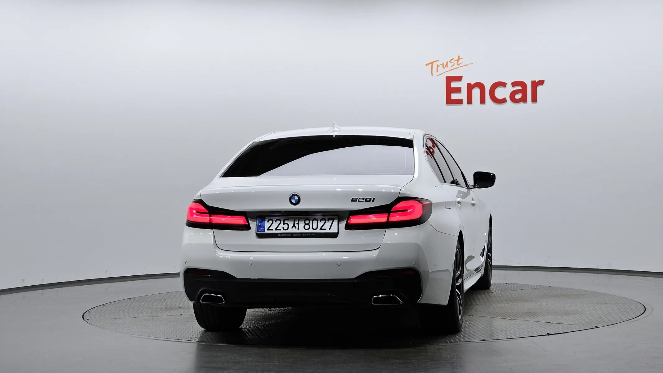 BMW 5 Series (G30) 520i M 2022 3/37