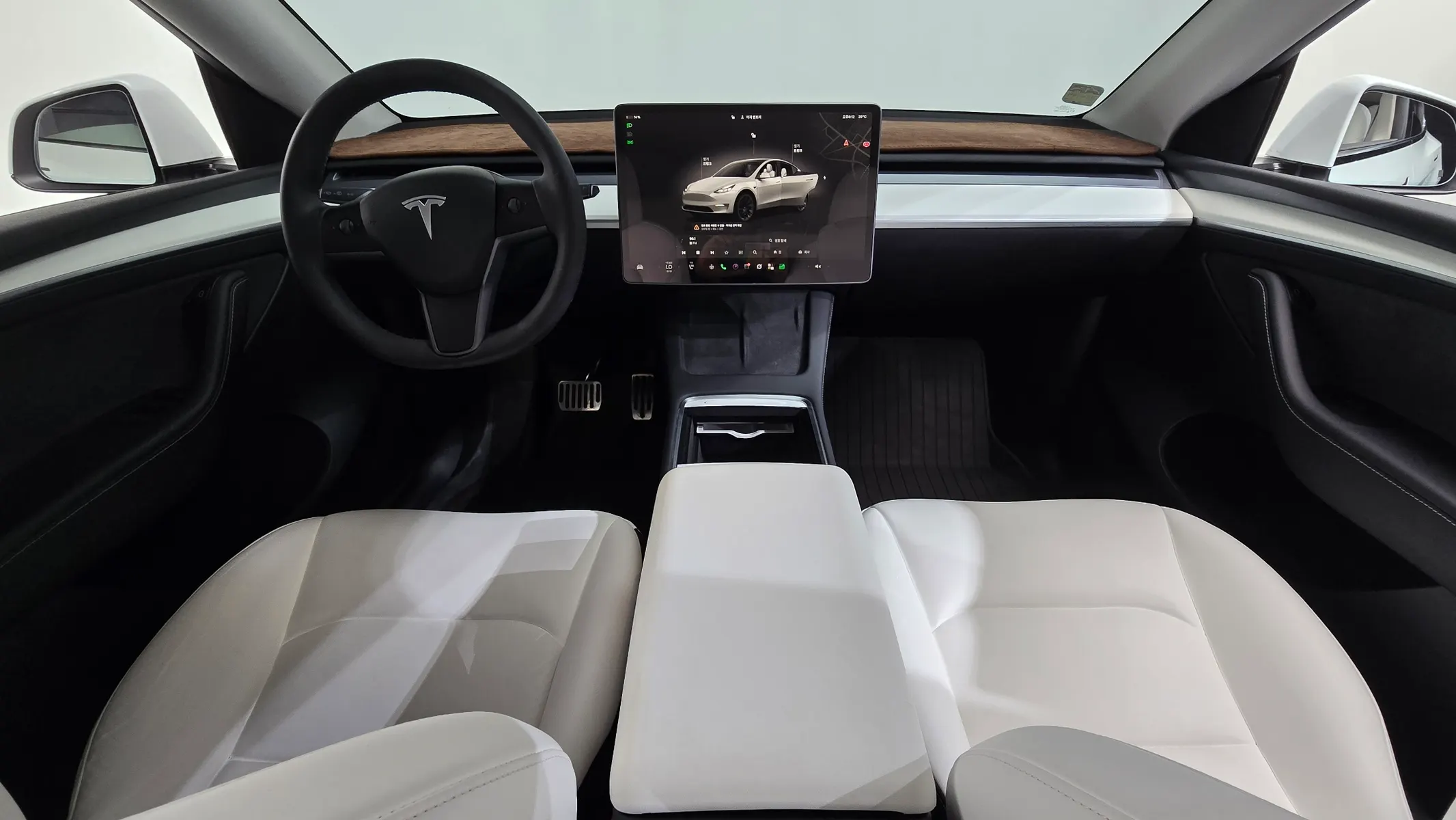 Tesla Y AWD 2024 4/5
