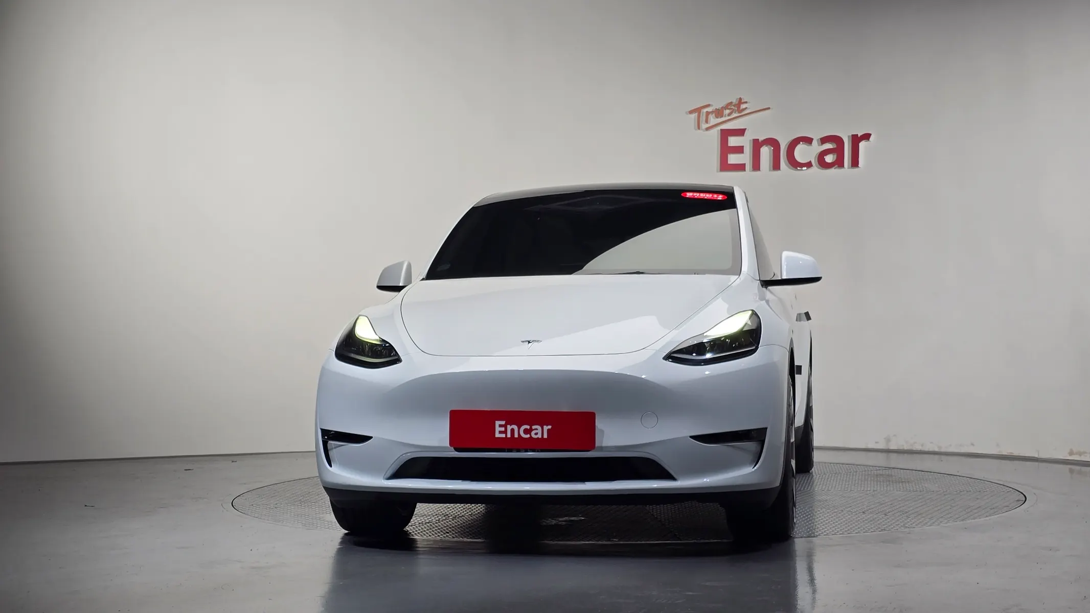 Tesla Y AWD 2024 2/5