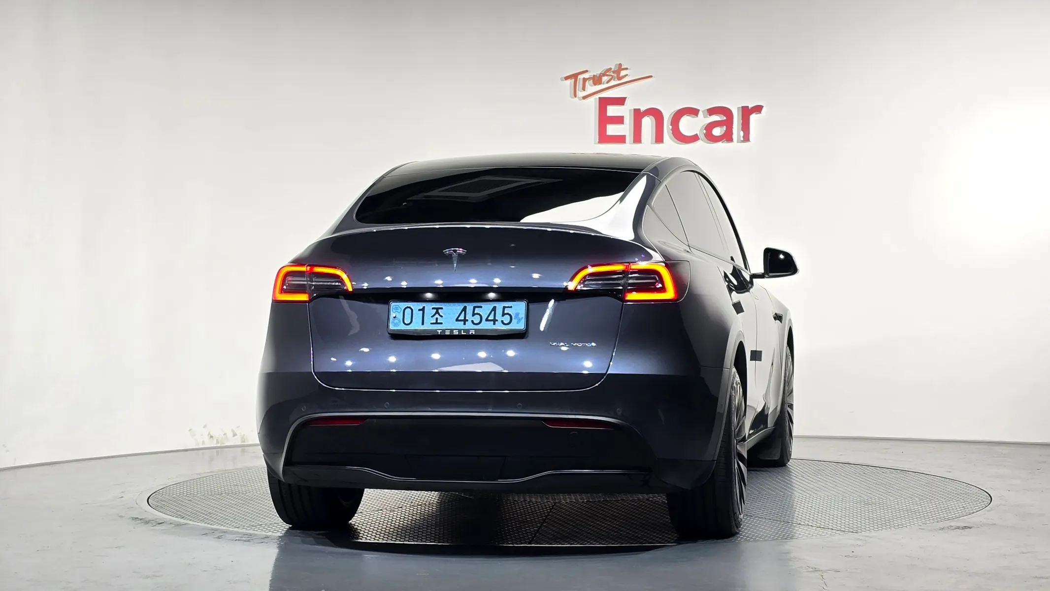 Tesla Y AWD 2022 3/5